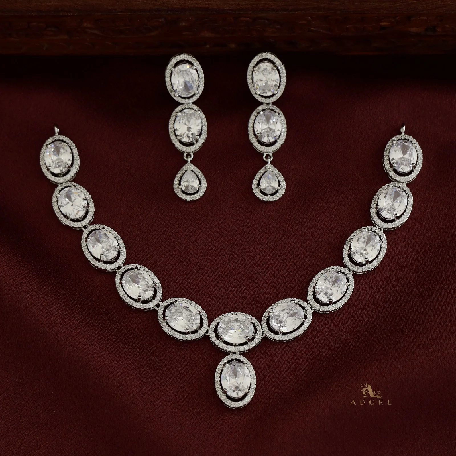 Silver Cordula Oval Short Neckpiece With Earring - Image 6