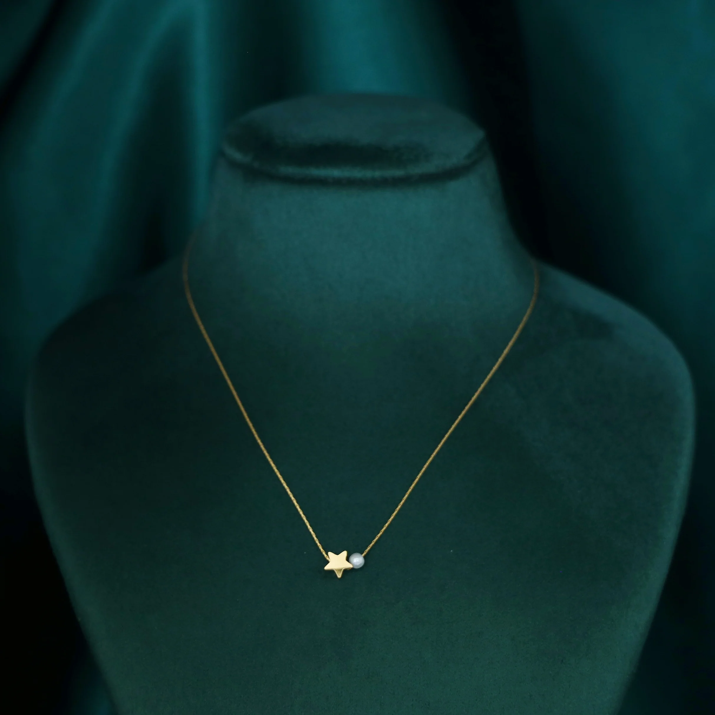 Cresida Star + Flower Pearl Neckpiece - Image 3