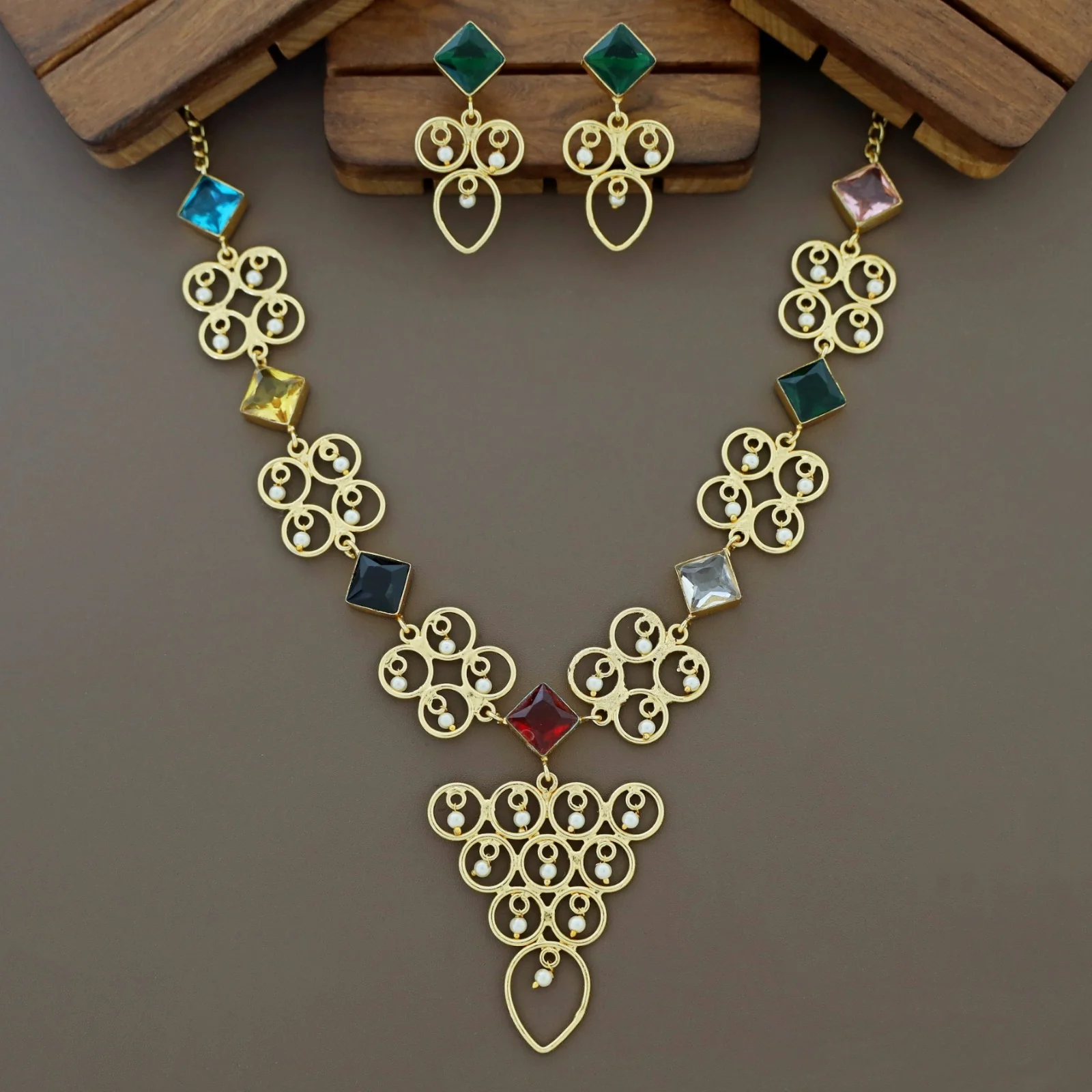 Cressida Diamond Glossy Pearl Triangle Neckpiece With Earring - Image 2