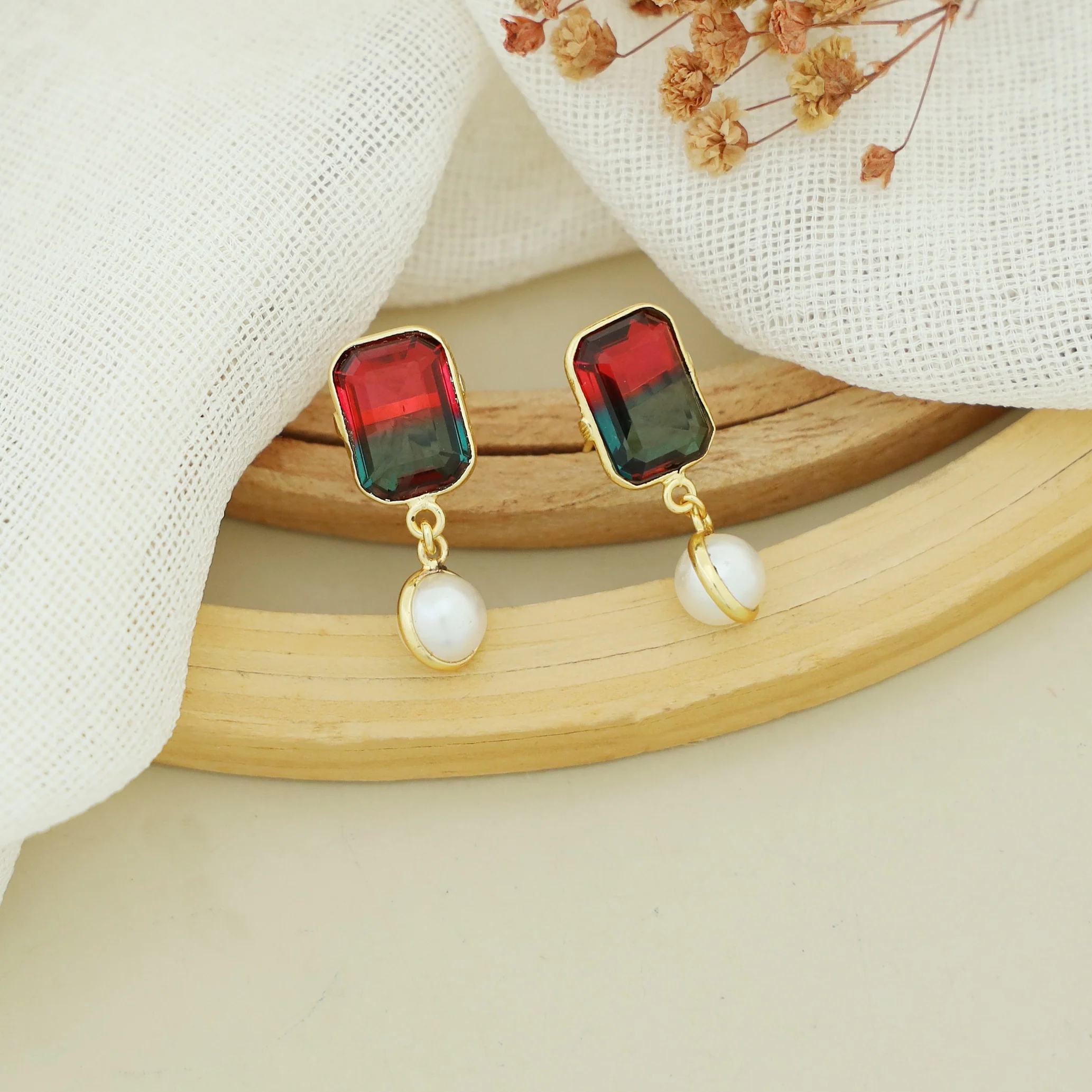 Alice Curved Rectangle Glossy Stone Pearl Earring - Image 10