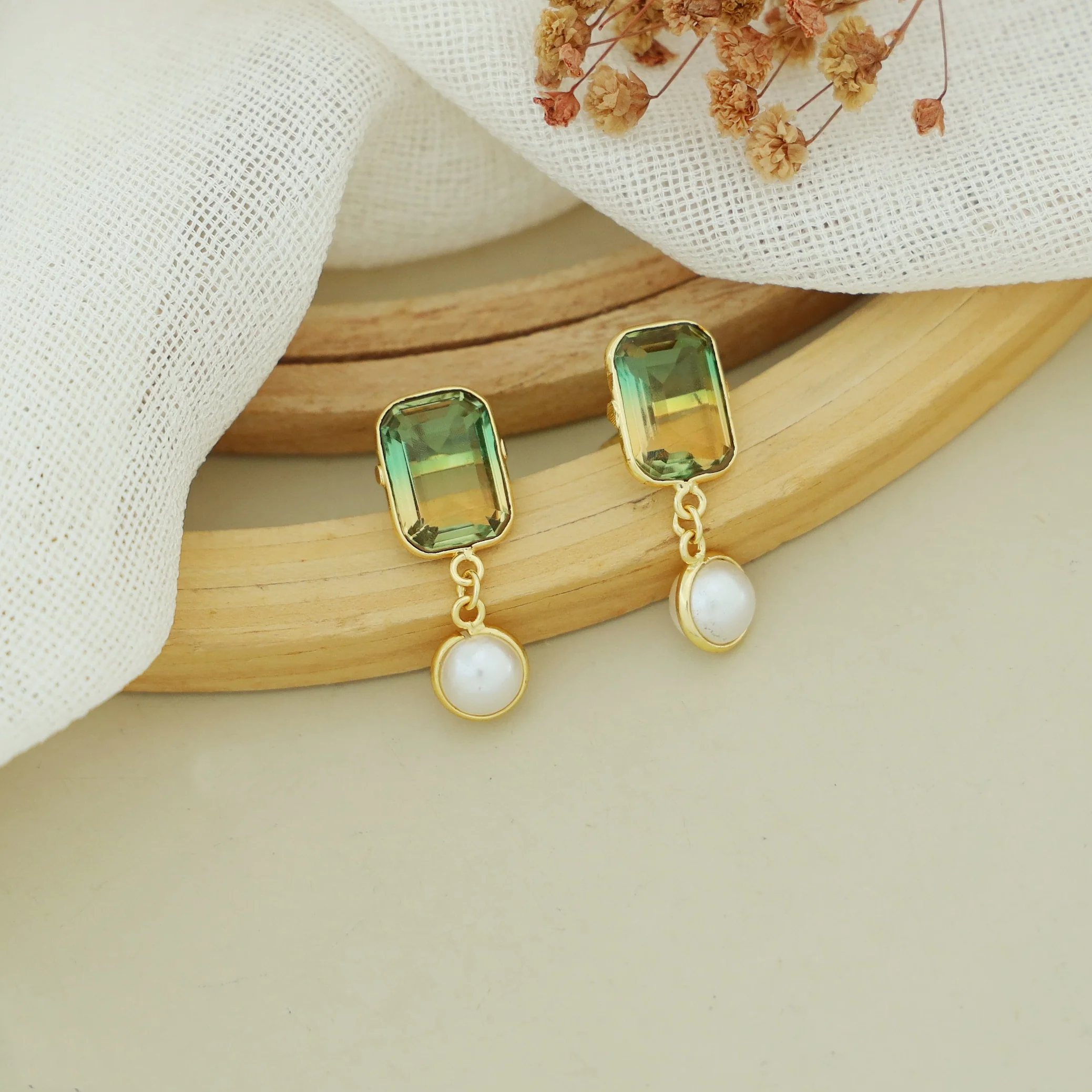 Alice Curved Rectangle Glossy Stone Pearl Earring - Image 11