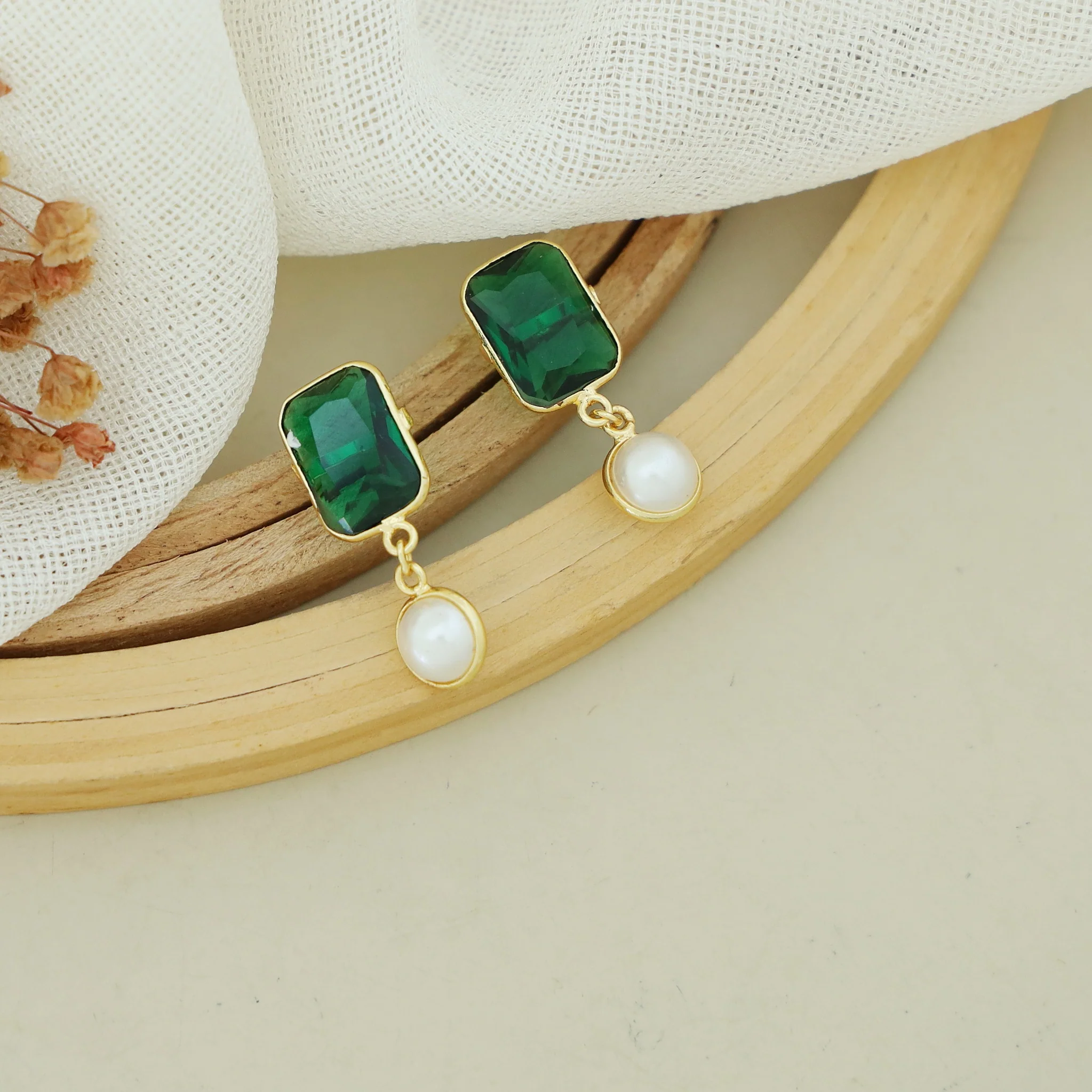 Alice Curved Rectangle Glossy Stone Pearl Earring - Image 2