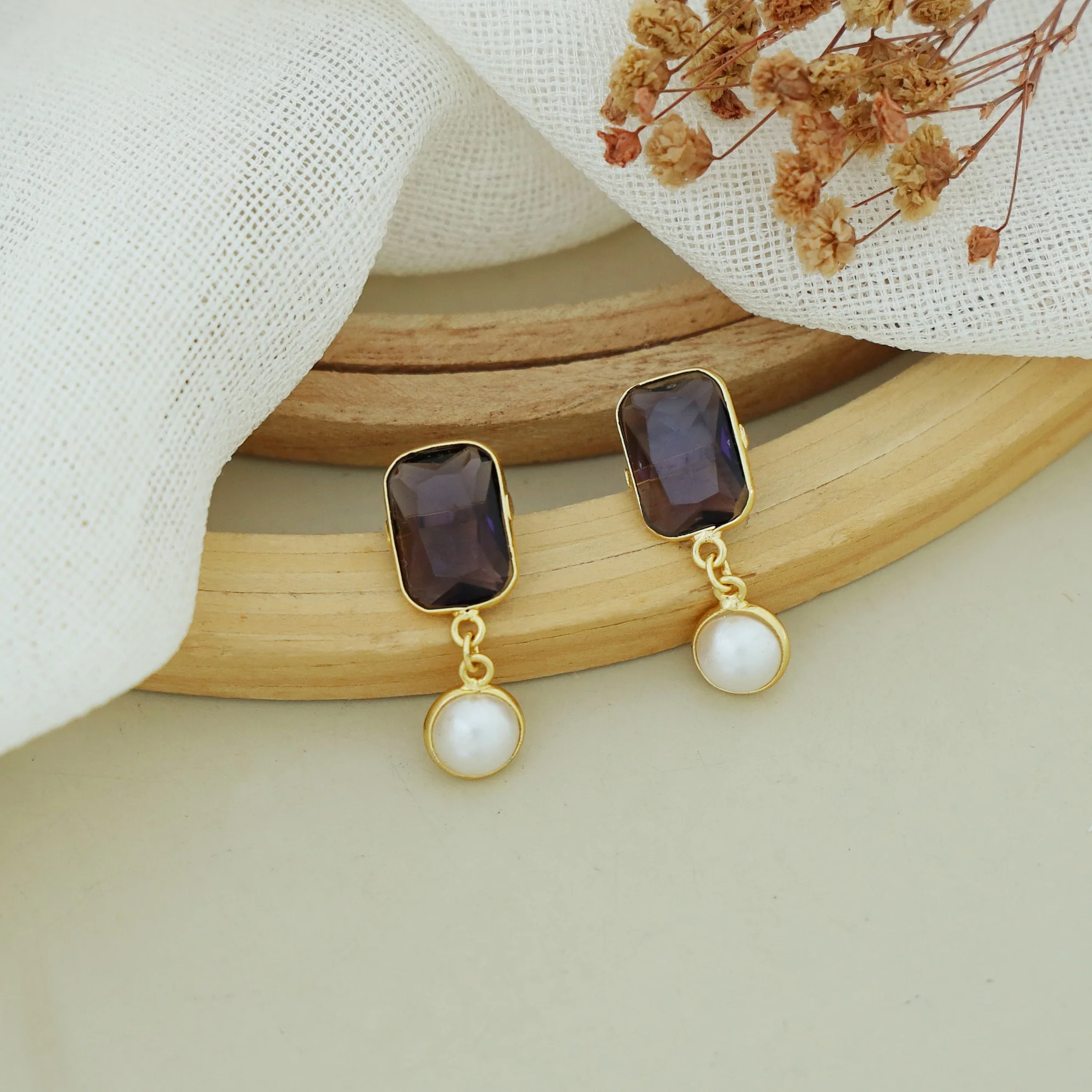 Alice Curved Rectangle Glossy Stone Pearl Earring - Image 3
