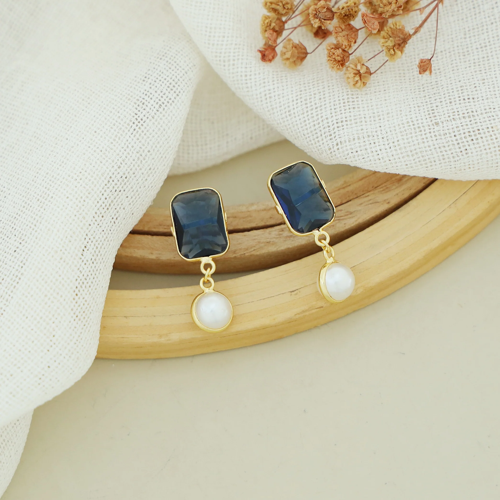 Alice Curved Rectangle Glossy Stone Pearl Earring - Image 5