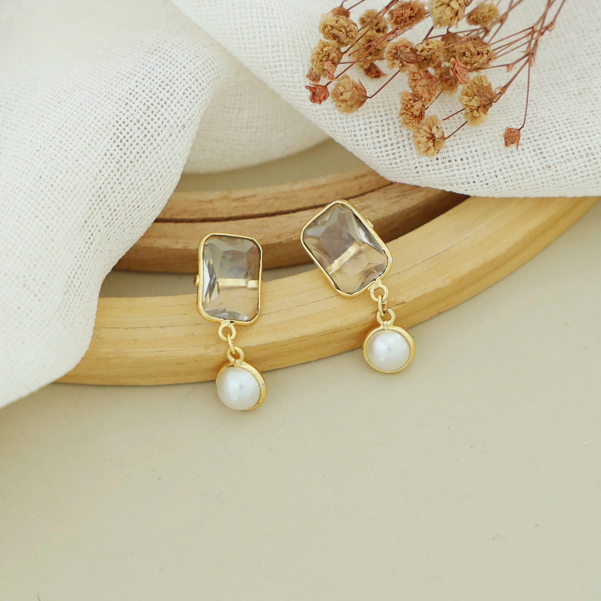 Alice Curved Rectangle Glossy Stone Pearl Earring - Image 6