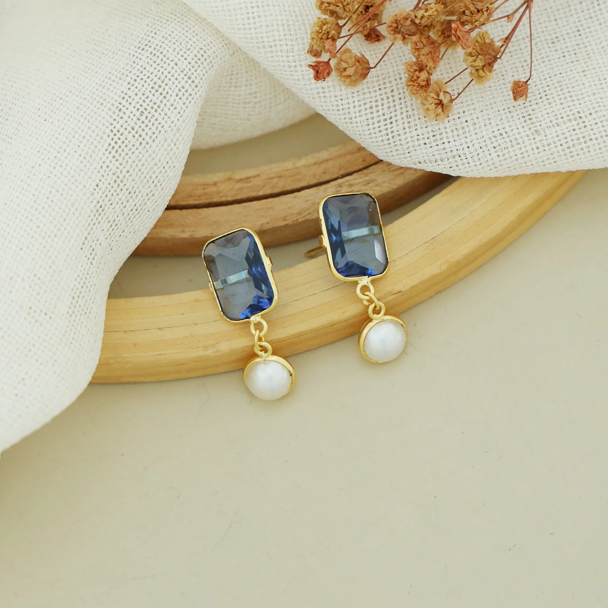Alice Curved Rectangle Glossy Stone Pearl Earring - Image 7