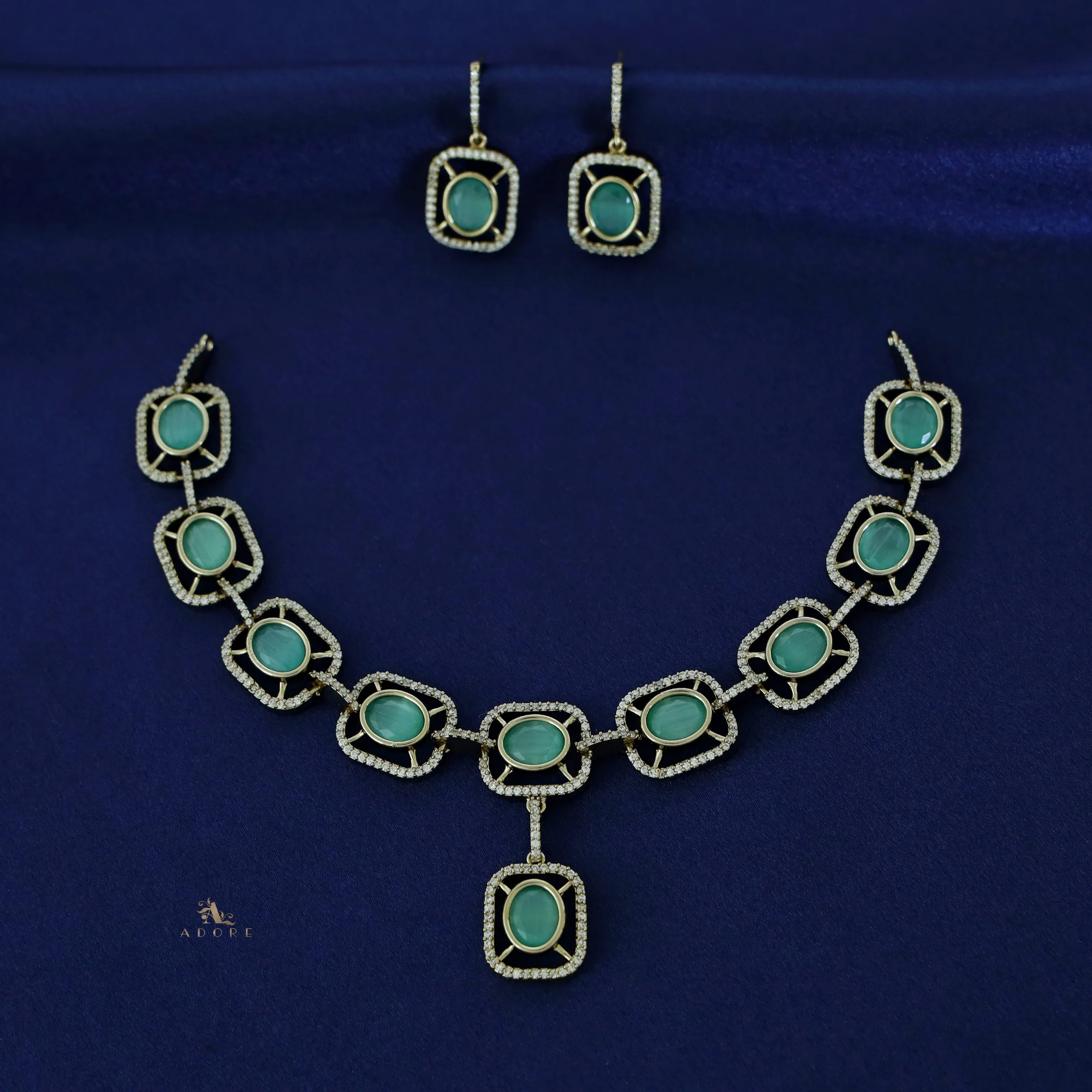 Curved Rectangle Oval Glossy Short Neckpiece with Earring - Image 3