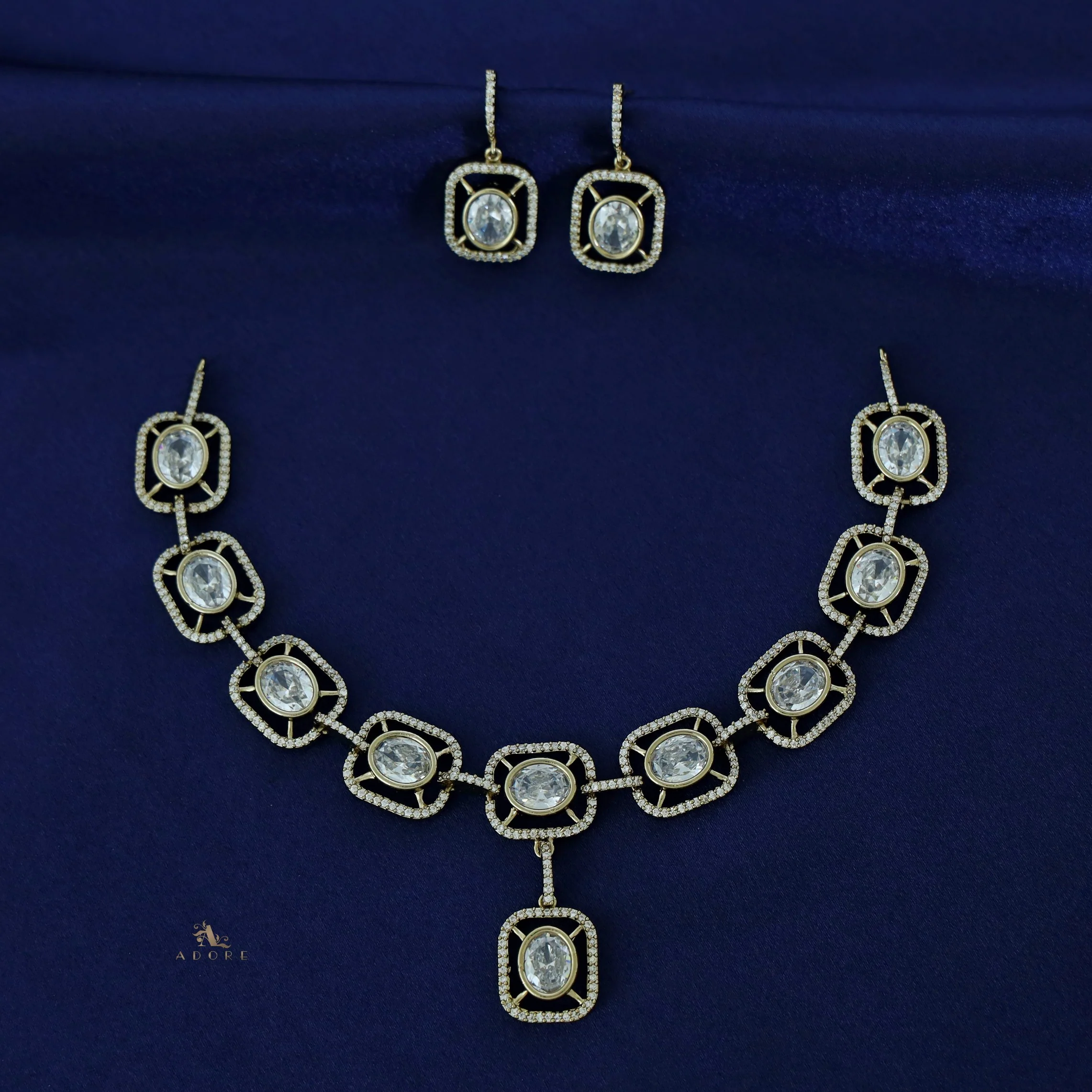 Curved Rectangle Oval Glossy Short Neckpiece with Earring - Image 5