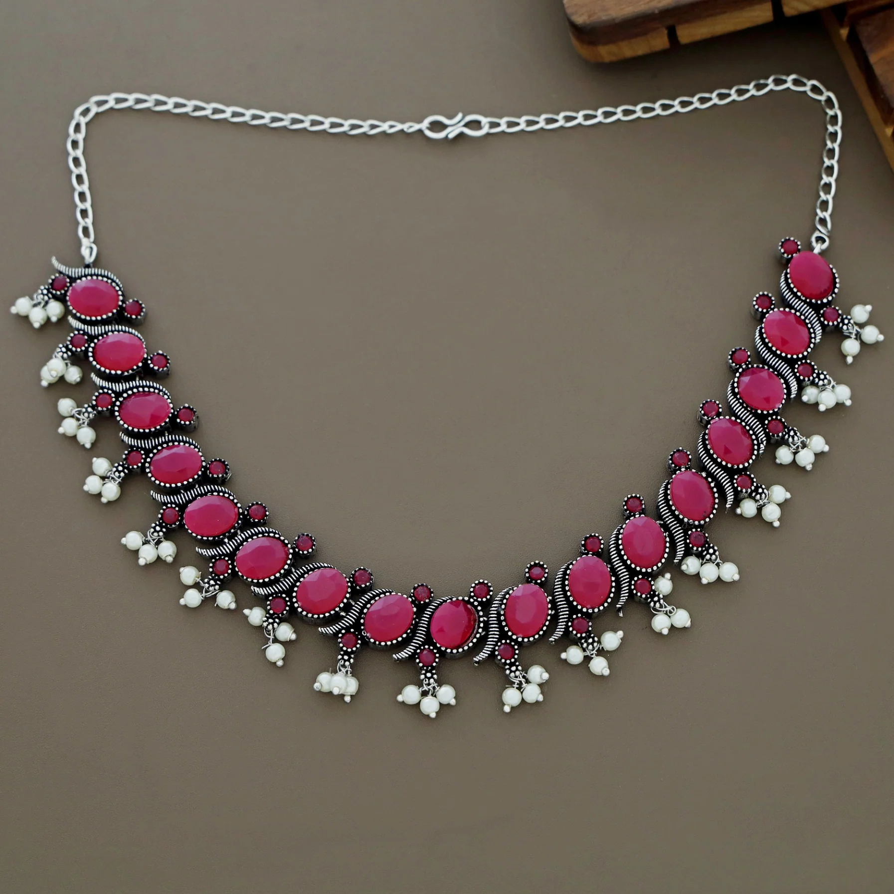 Dahlia Oval Pearl Short Neckpiece With Earring - Image 6