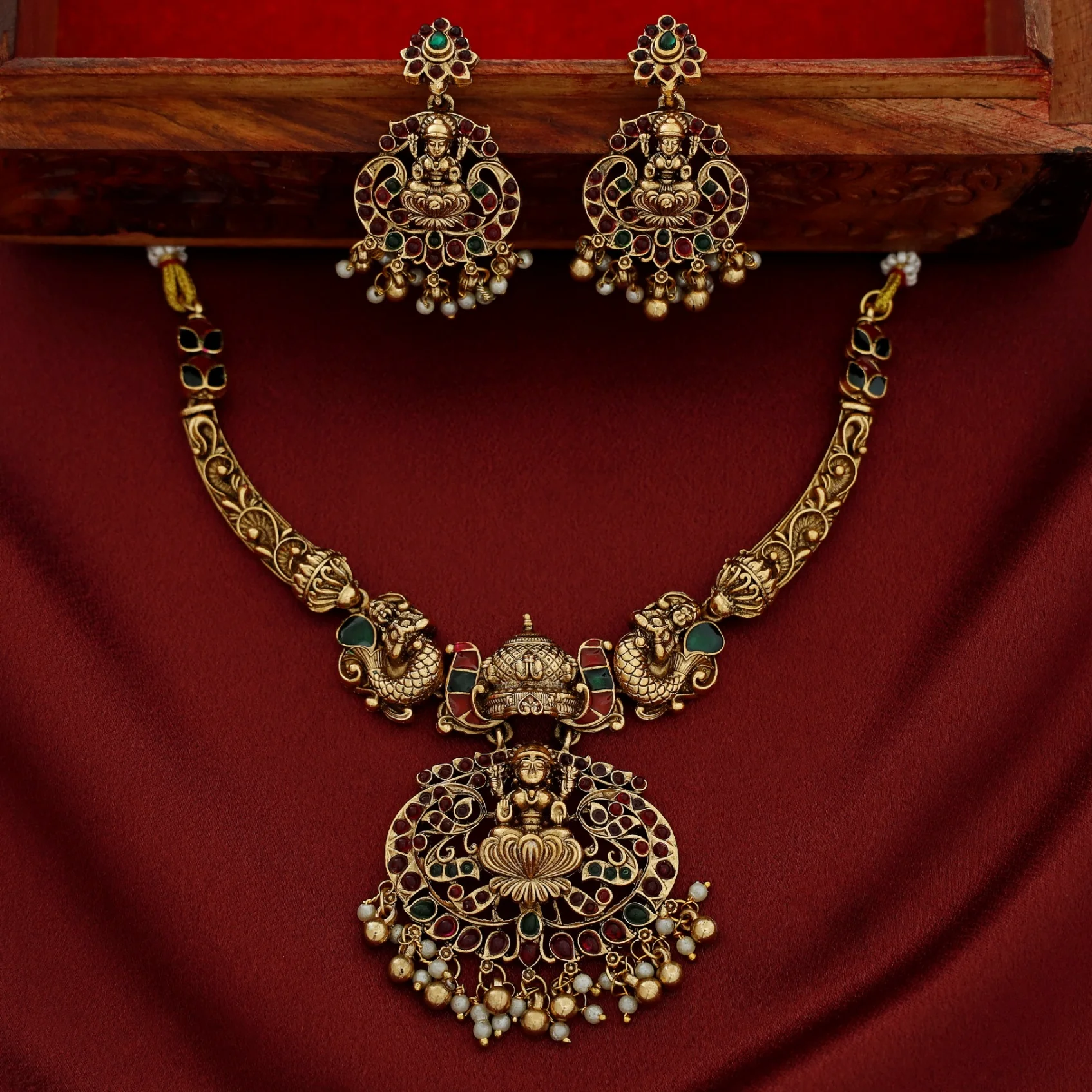 Daksha Vaishnavi Devi Pearl Cluster Short Neckpiece with Earring - Image 3