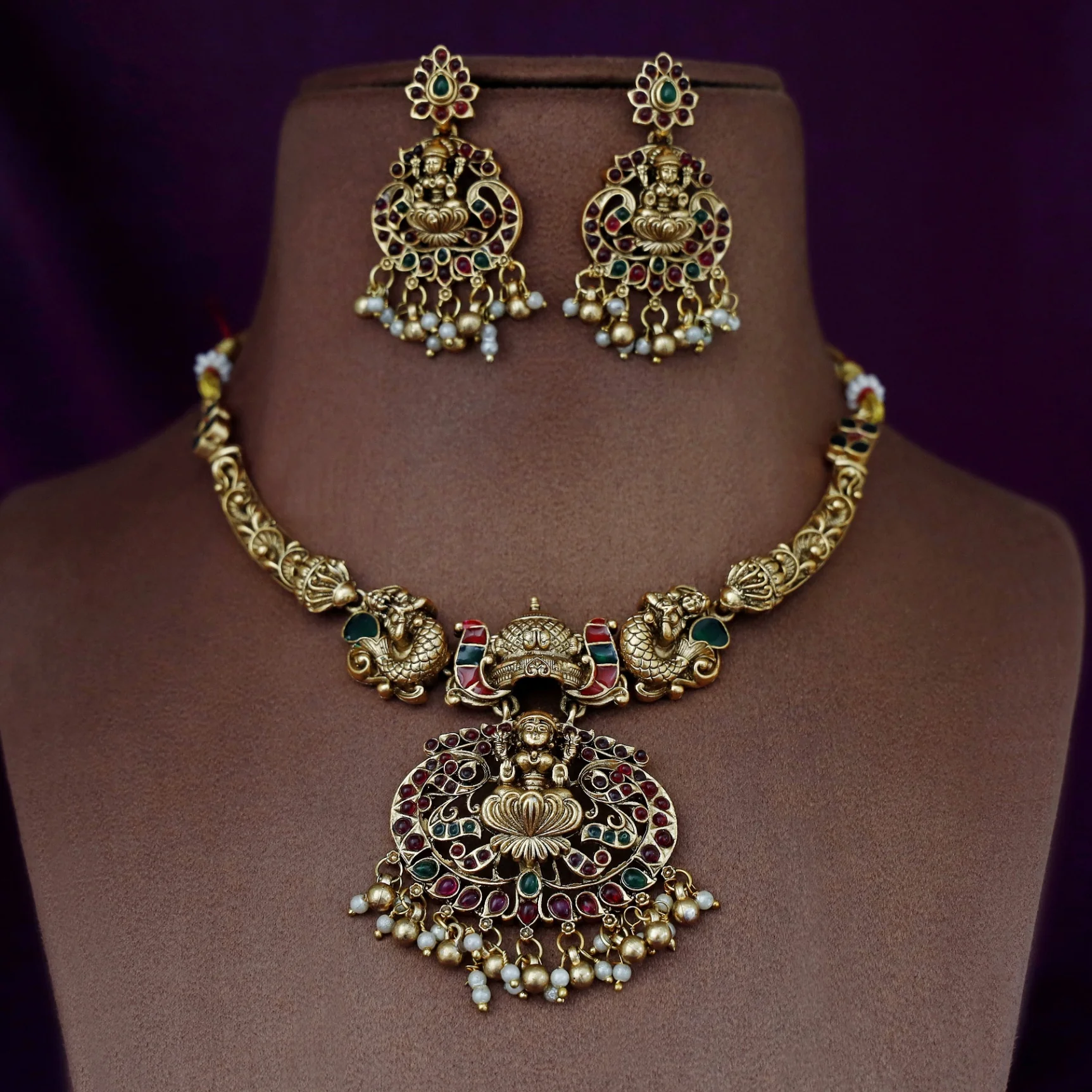 Daksha Vaishnavi Devi Pearl Cluster Short Neckpiece with Earring - Image 4