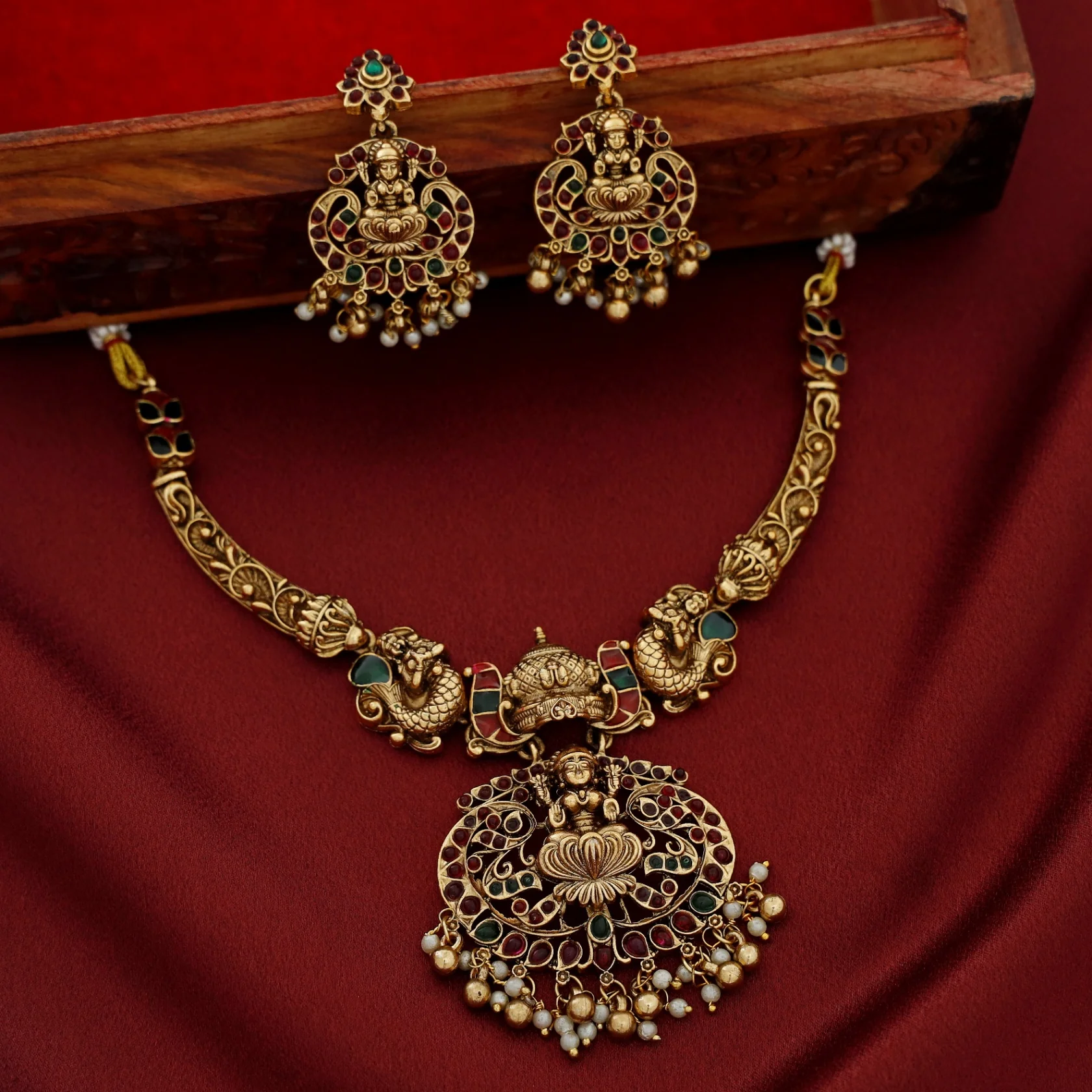 Daksha Vaishnavi Devi Pearl Cluster Short Neckpiece with Earring - Image 5