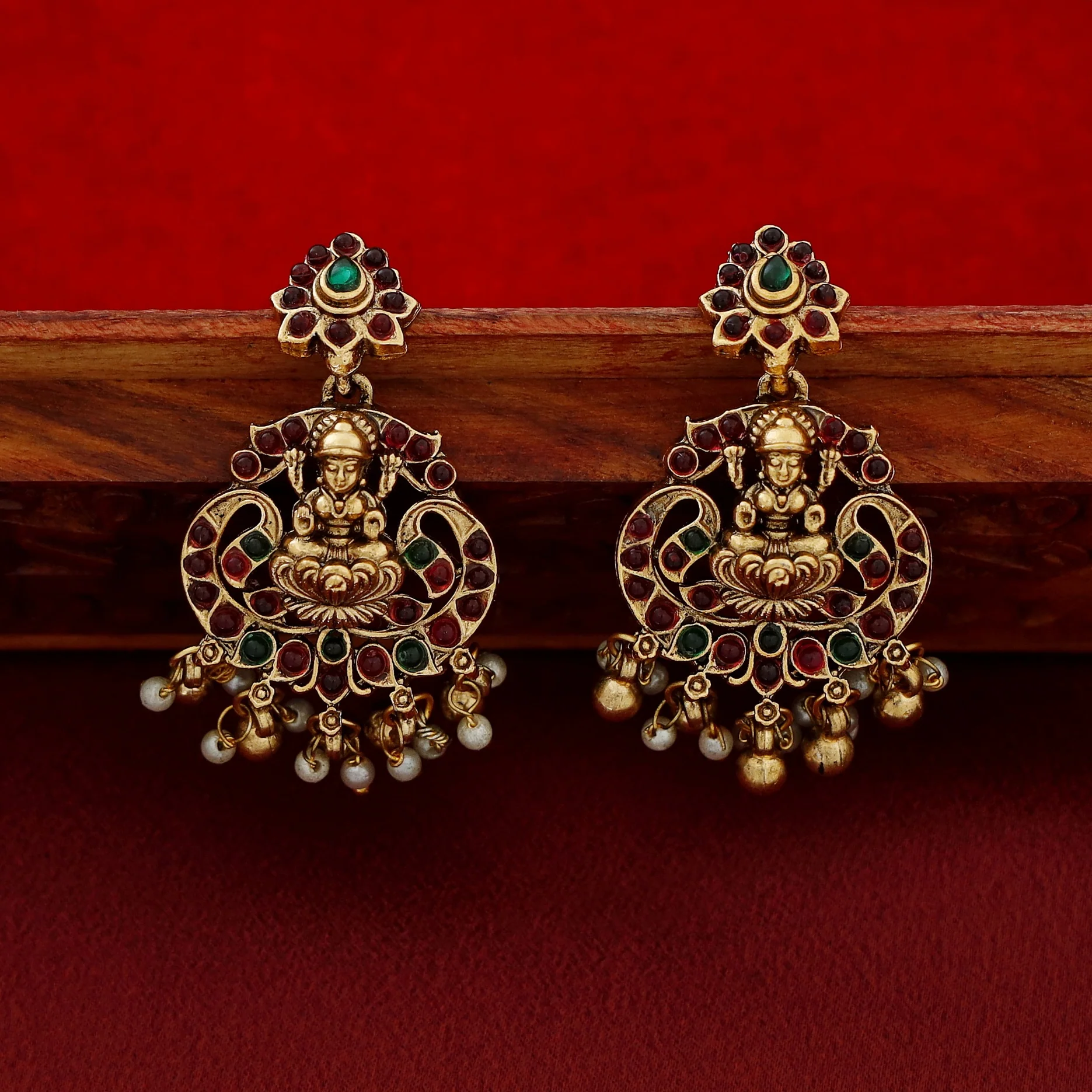 Daksha Vaishnavi Devi Pearl Cluster Short Neckpiece with Earring - Image 6