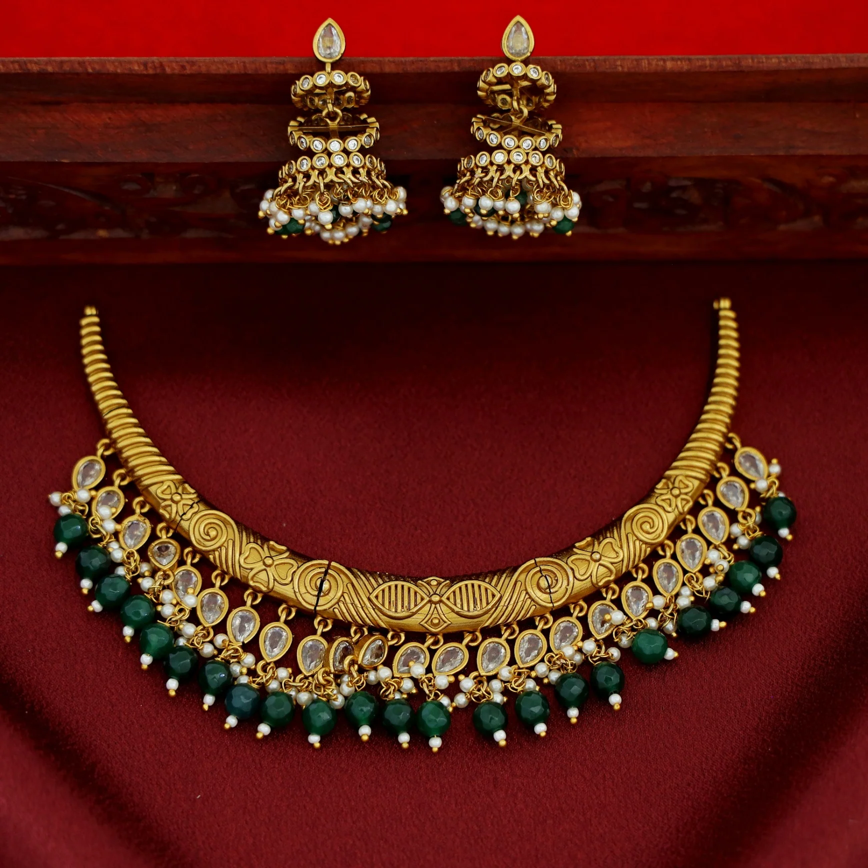 Premium Beaded Drop Stiff Wings Short Neckpiece With Earring - Image 3