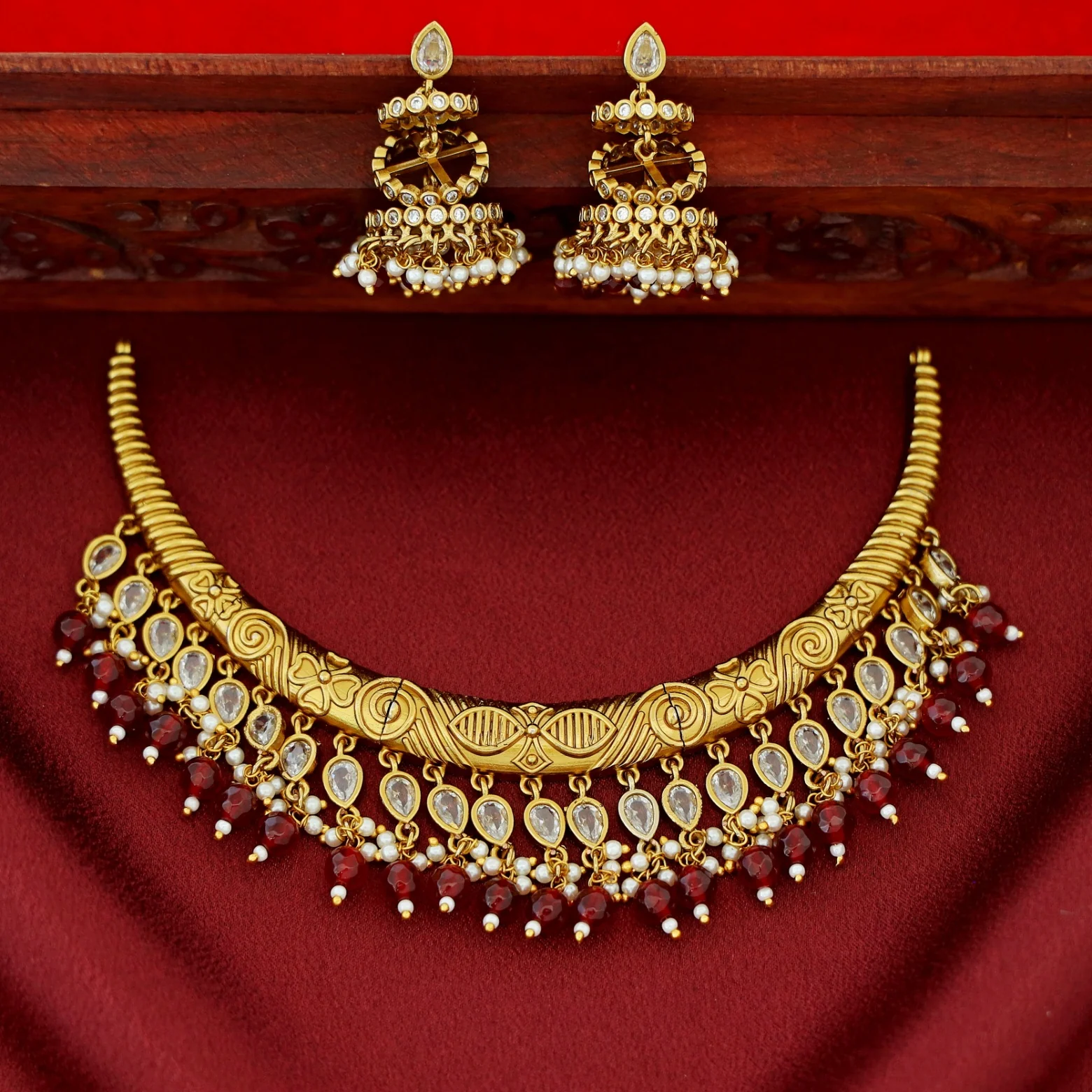 Premium Beaded Drop Stiff Wings Short Neckpiece With Earring - Image 4