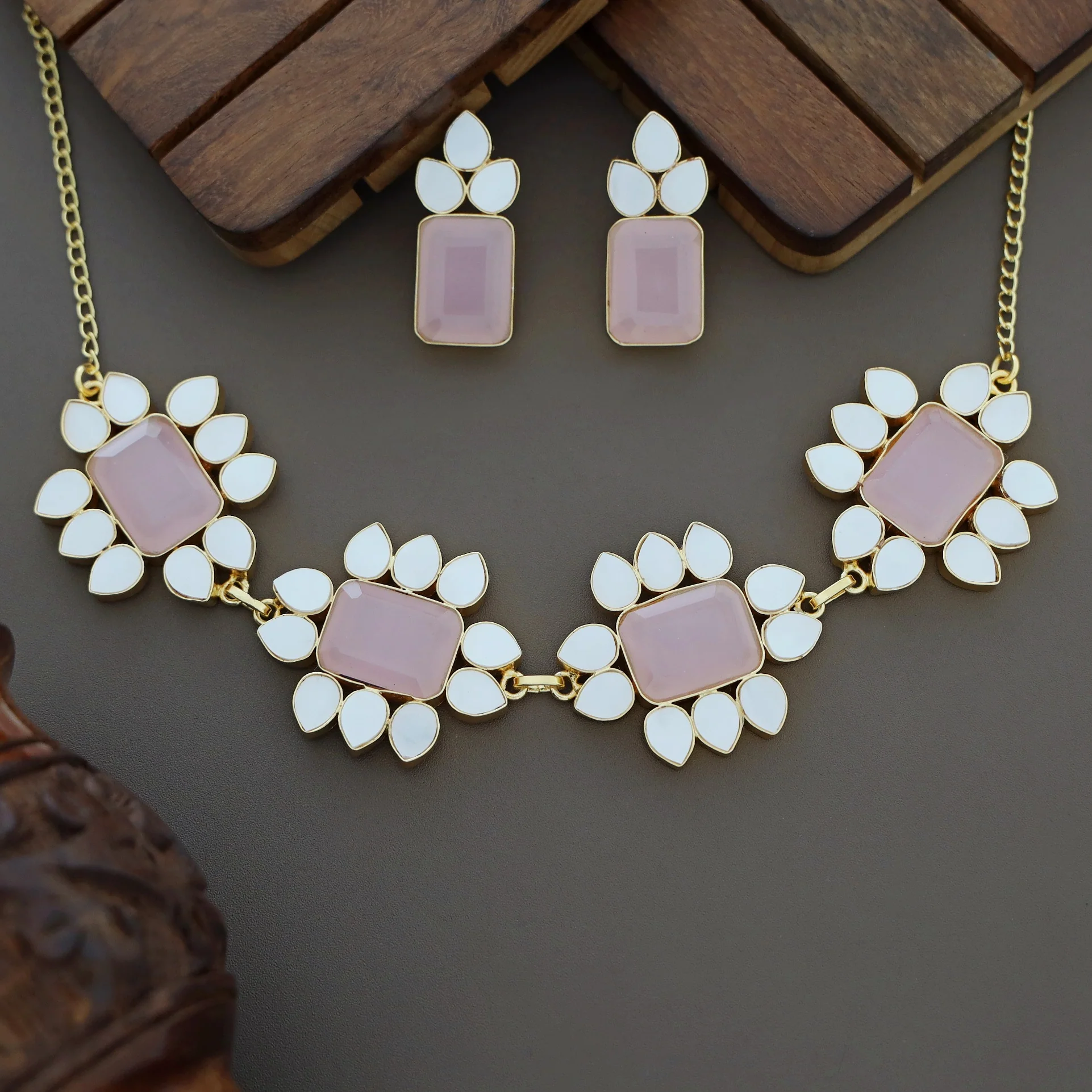 Dareia Flower MOP Rectangle Short Neckpiece with Earring - Image 4