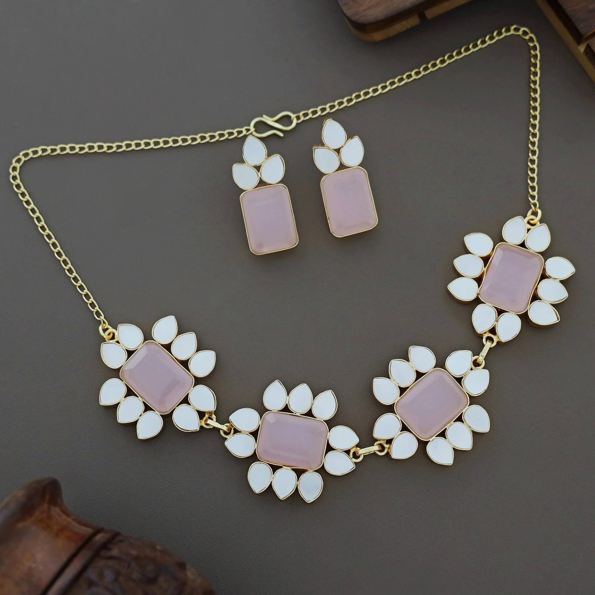 Dareia Flower MOP Rectangle Short Neckpiece with Earring - Image 7