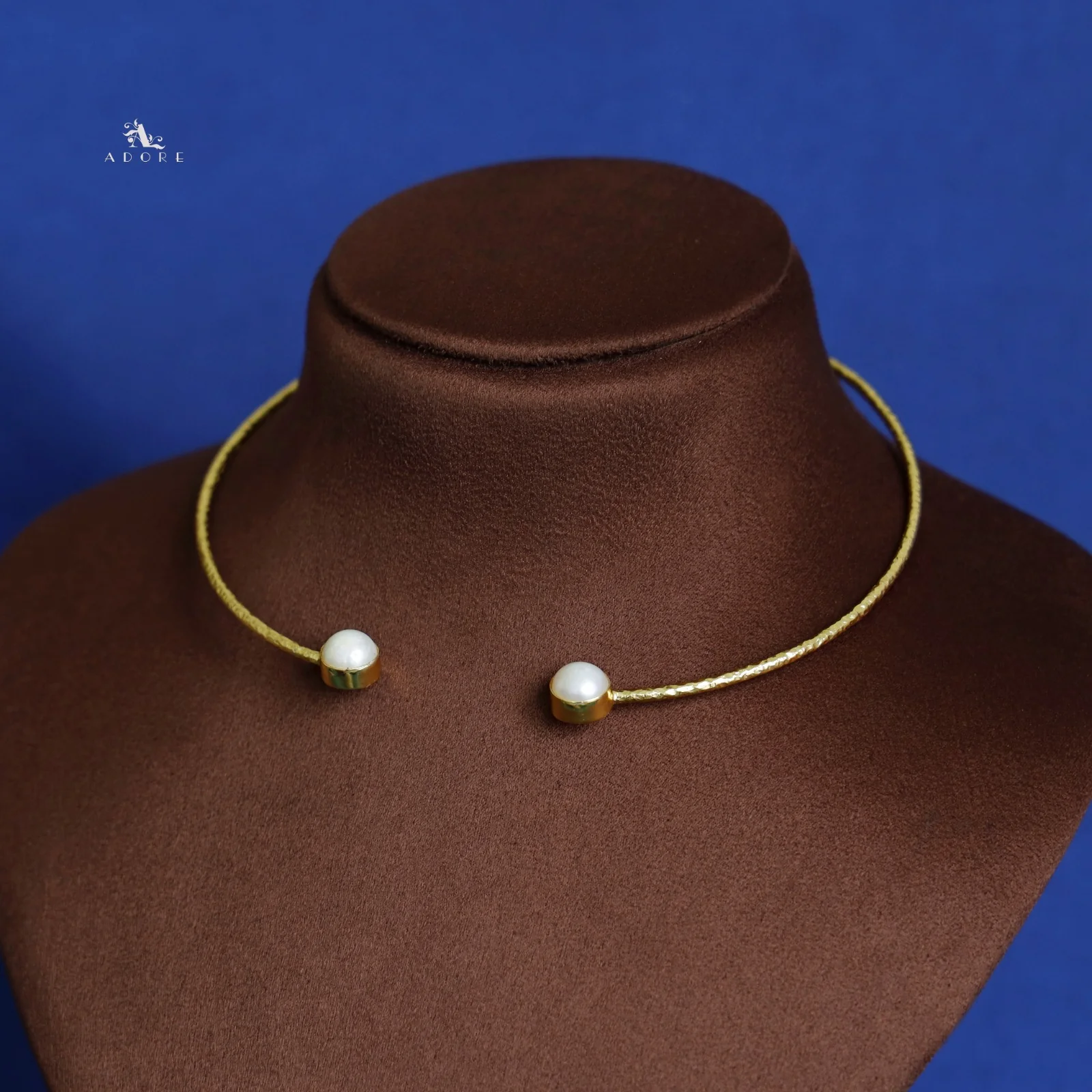 Front Open Golden Baroque Neck Cuff - Image 6