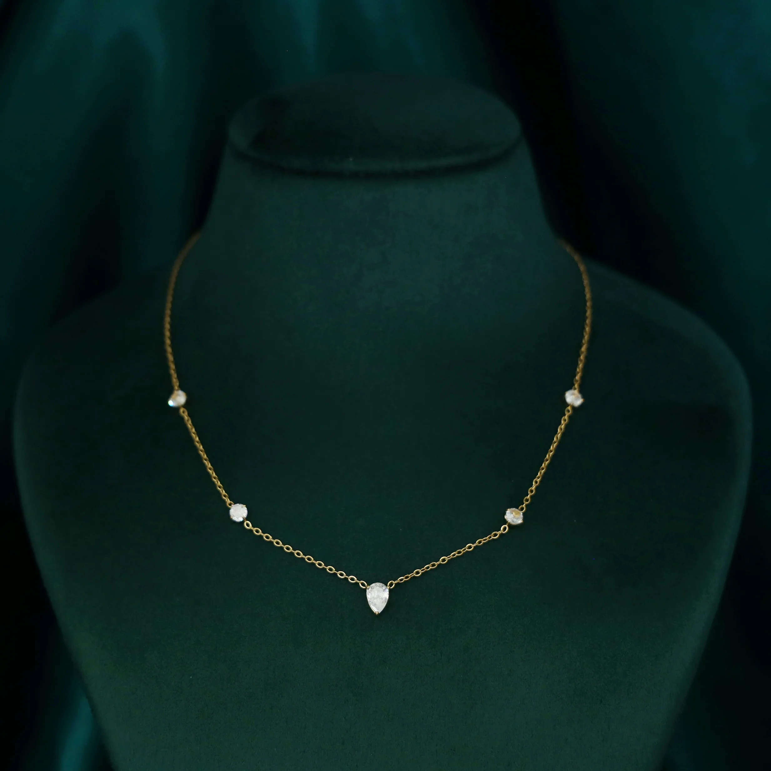 Deeara Glossy Drop + Round Neckpiece - Image 2