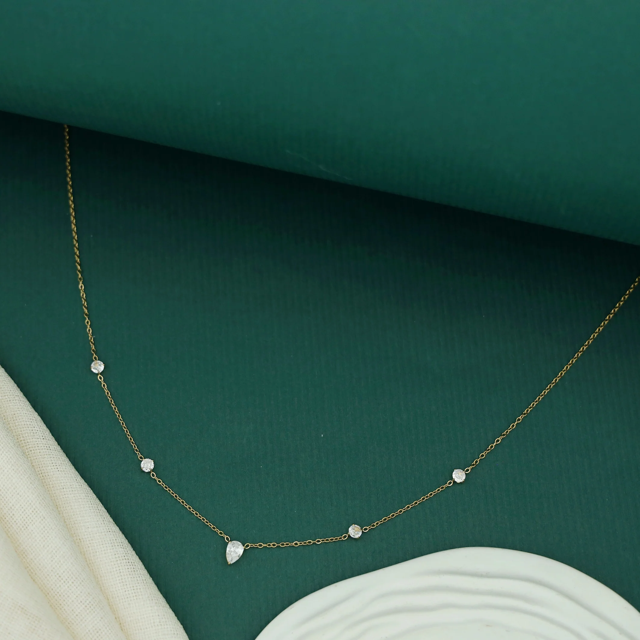 Deeara Glossy Drop + Round Neckpiece - Image 3