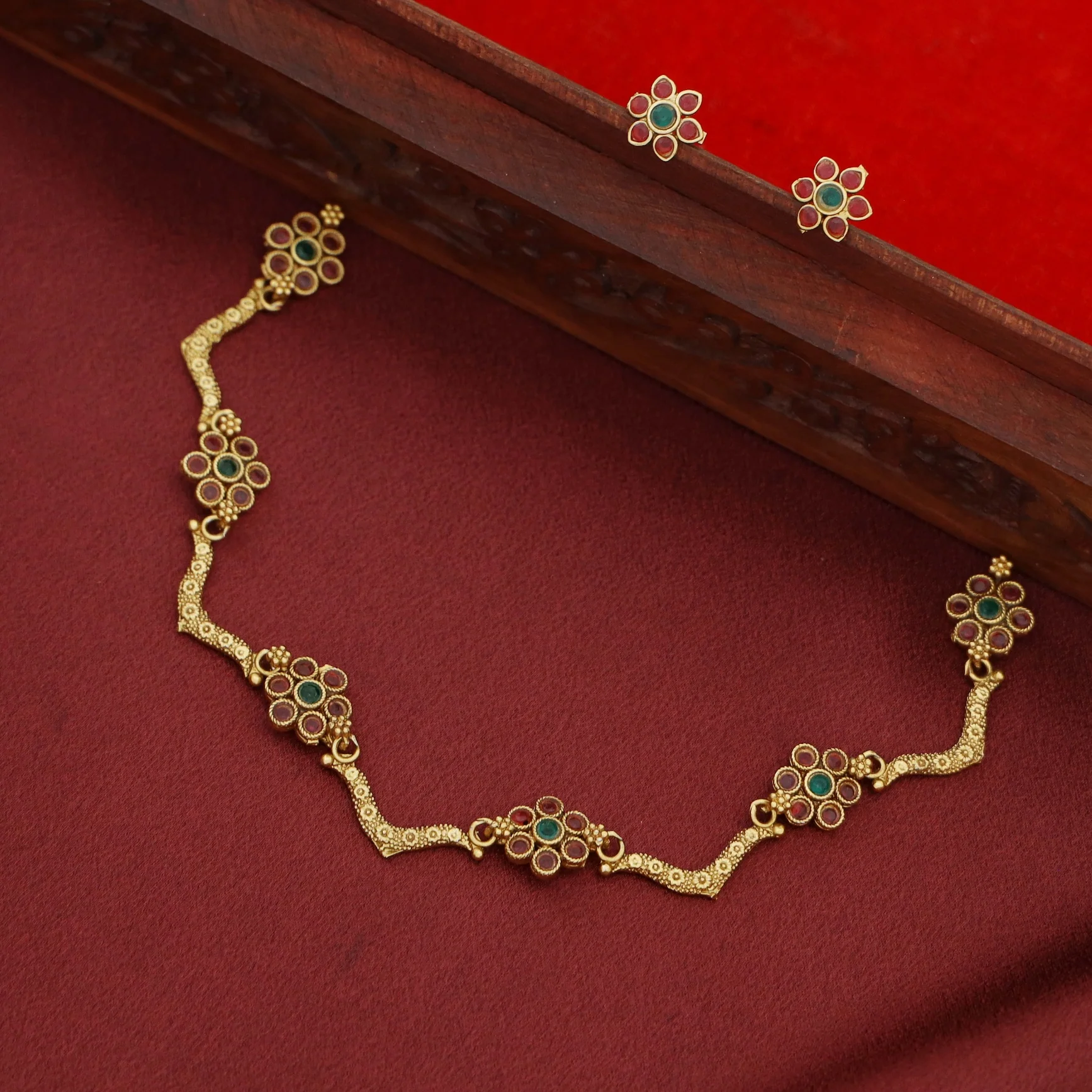 Deepashri 5 Flower Curvy Short Neckpiece With Earring - Image 10