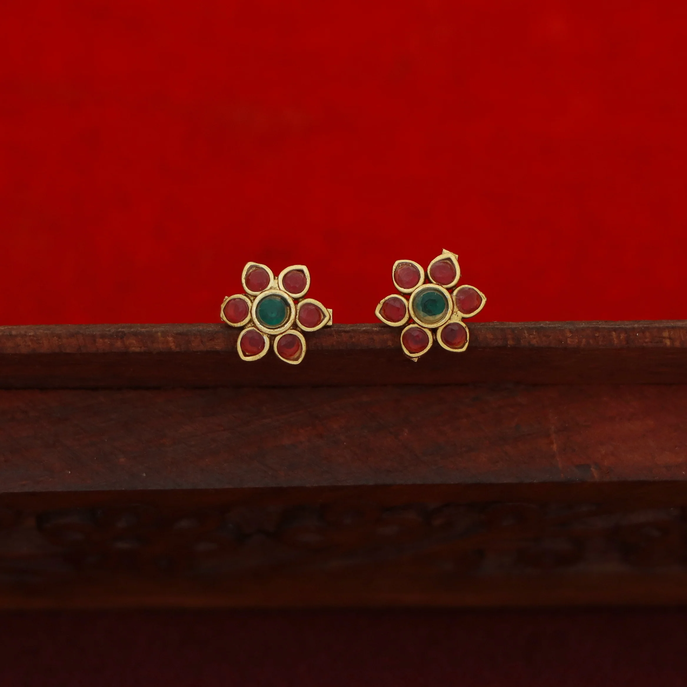 Deepashri 5 Flower Curvy Short Neckpiece With Earring - Image 11