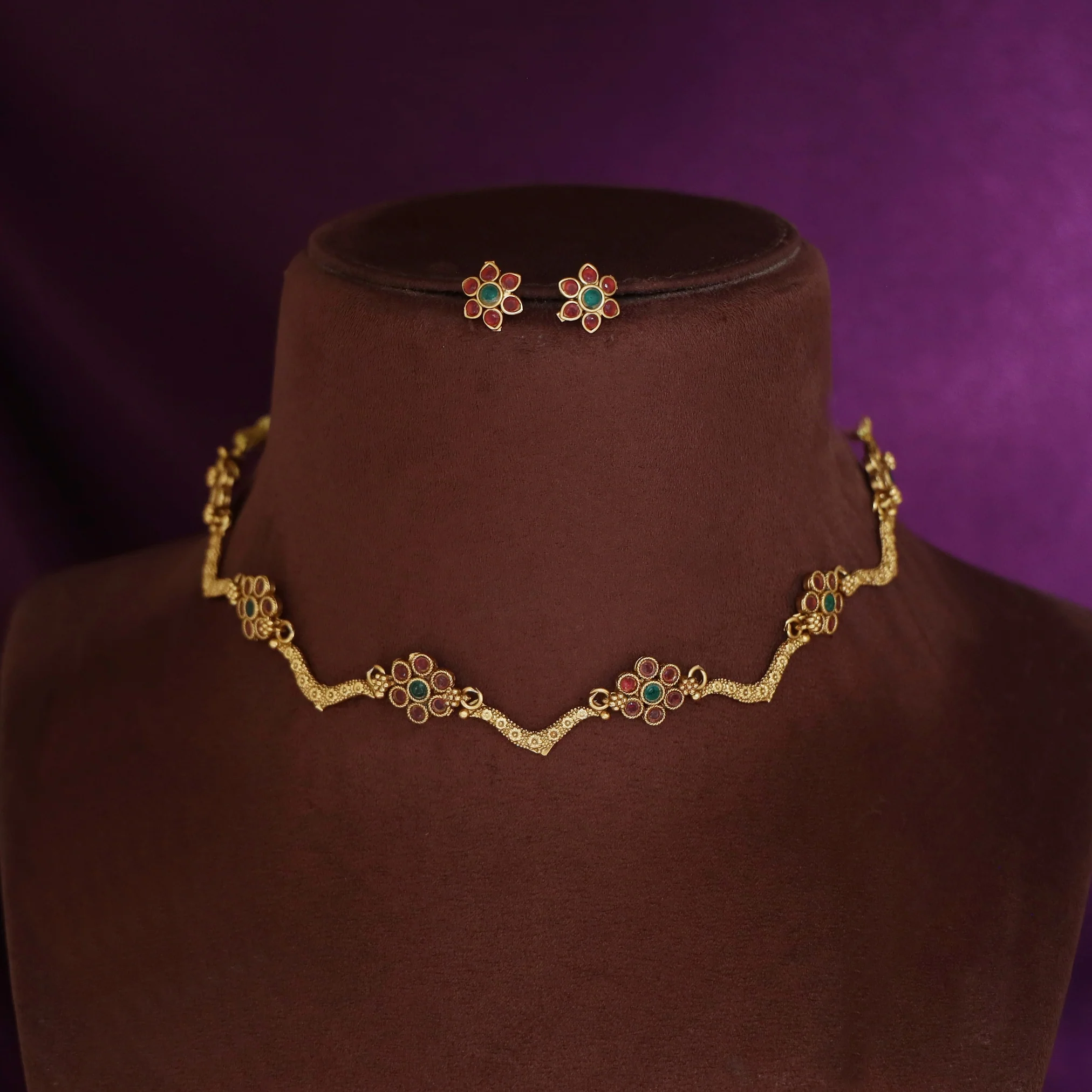Deepashri 5 Flower Curvy Short Neckpiece With Earring - Image 7