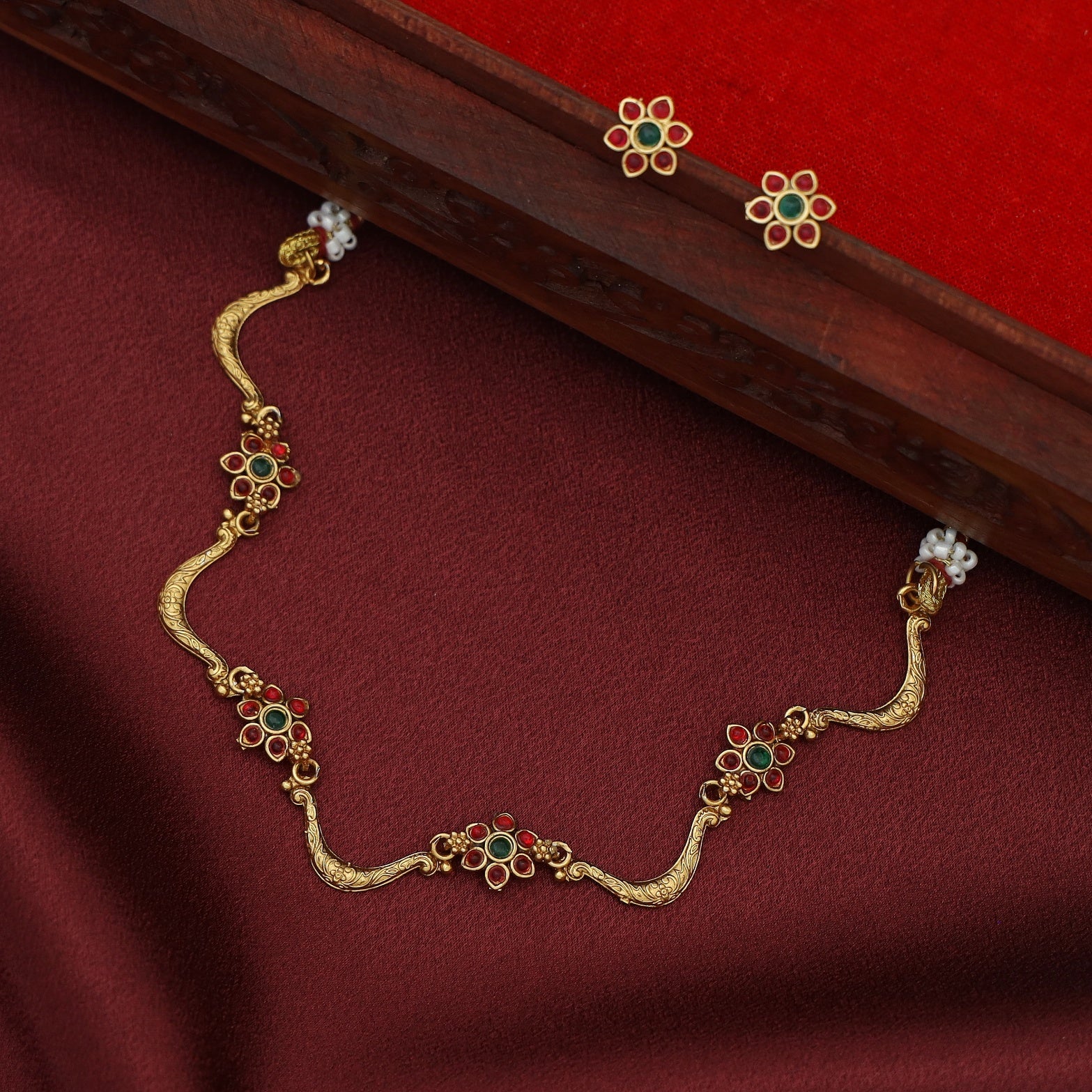 Deepashri Tetra Flower Curvy Short Neckpiece With Earring - Image 10