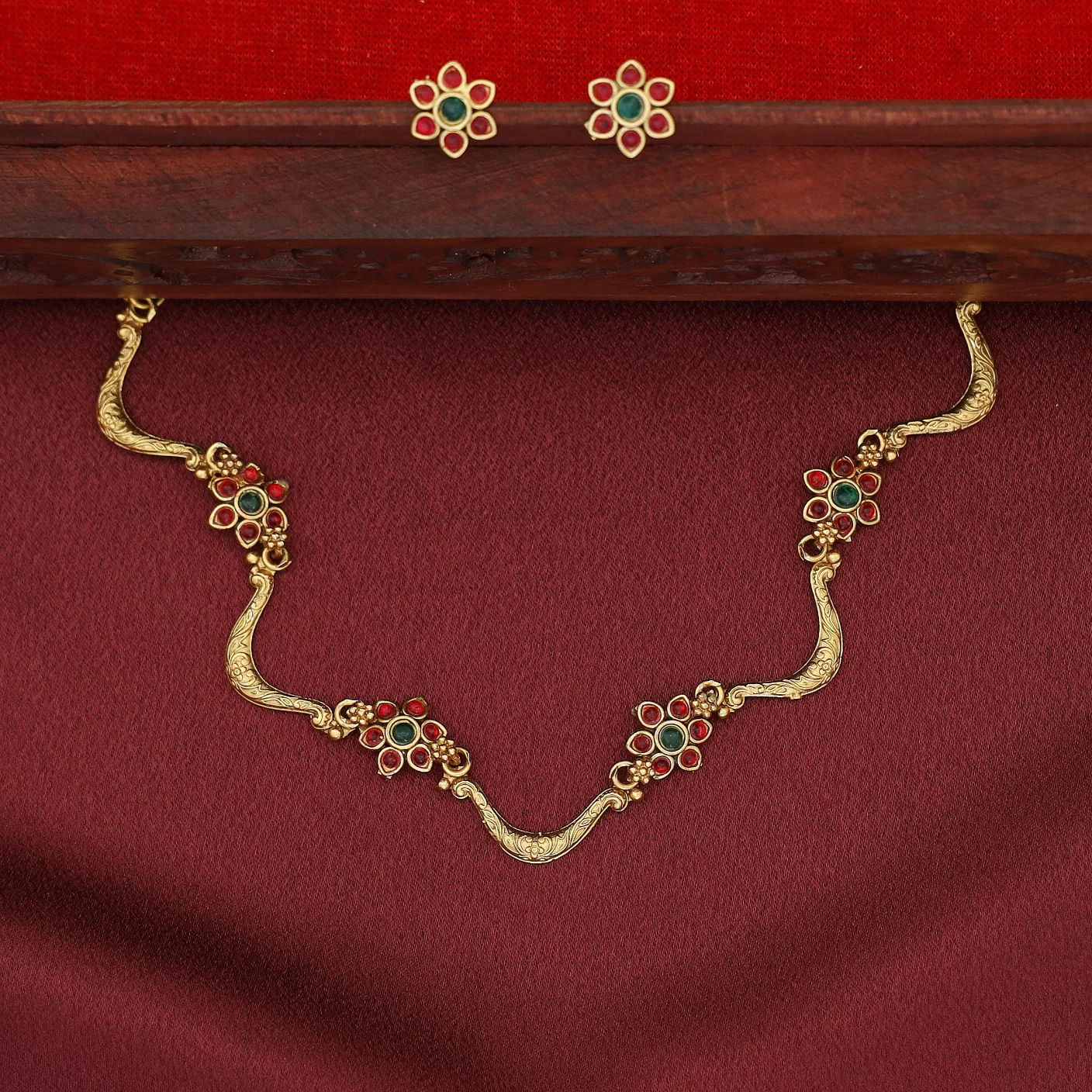 Deepashri Tetra Flower Curvy Short Neckpiece With Earring - Image 11