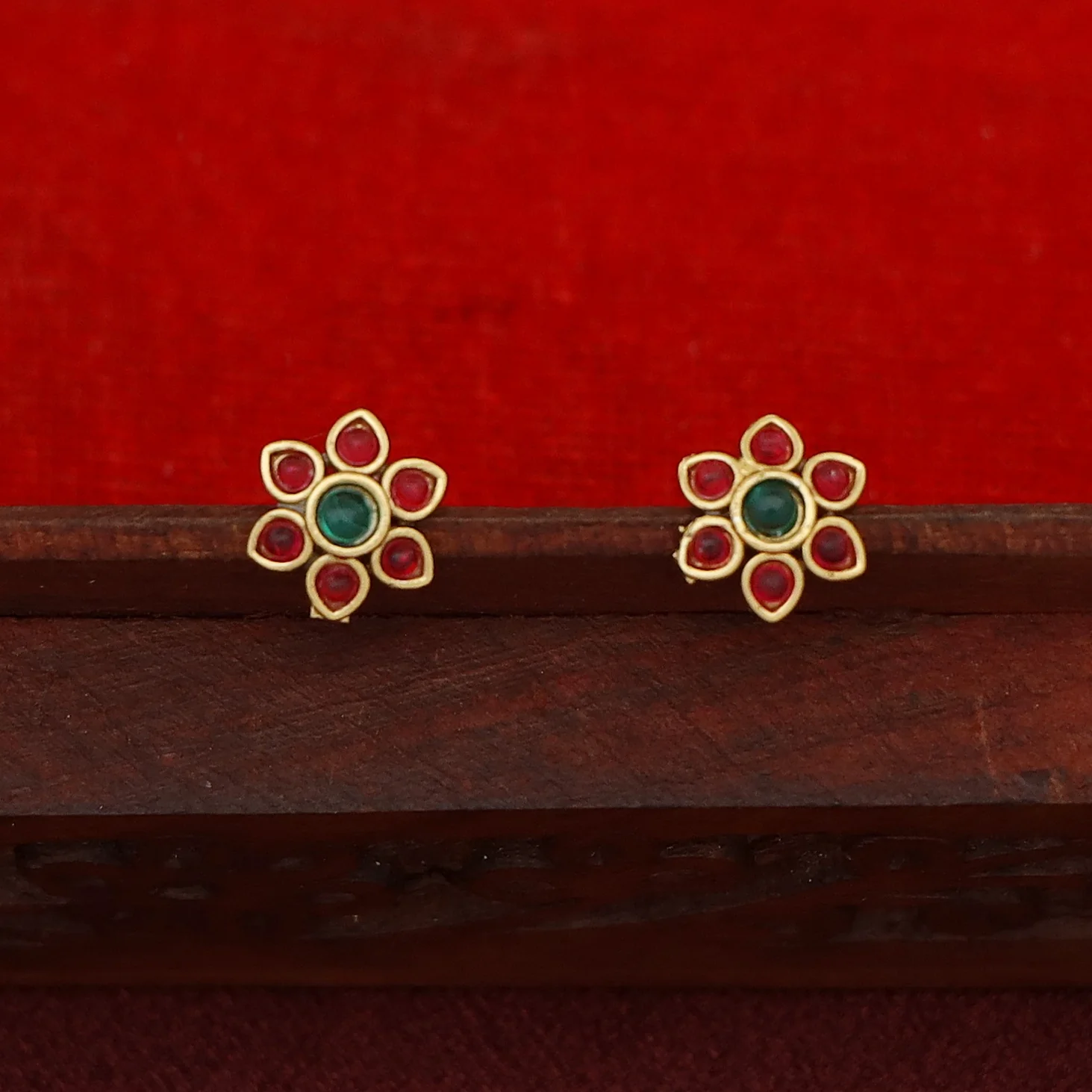 Deepashri Tetra Flower Curvy Short Neckpiece With Earring - Image 12