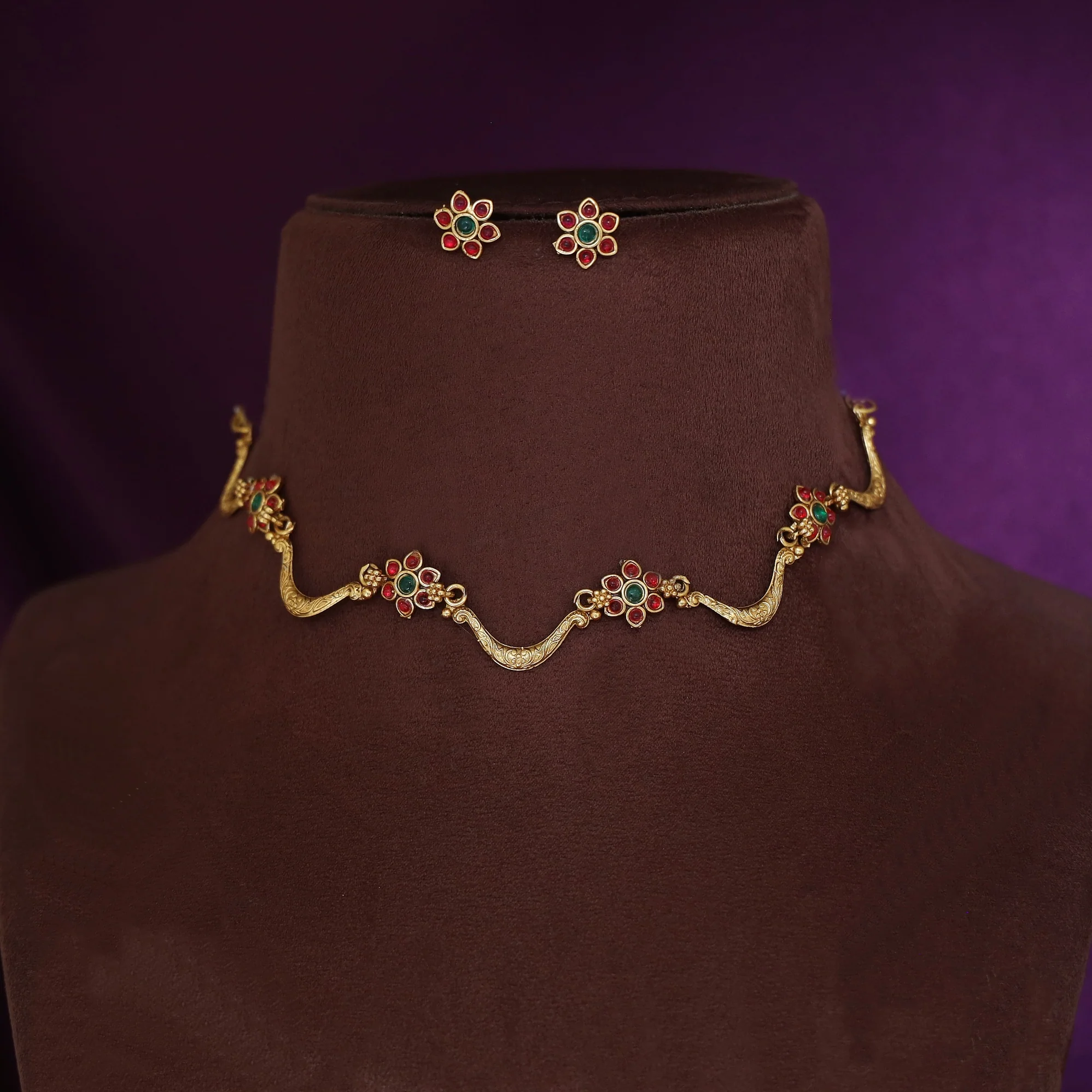 Deepashri Tetra Flower Curvy Short Neckpiece With Earring - Image 2