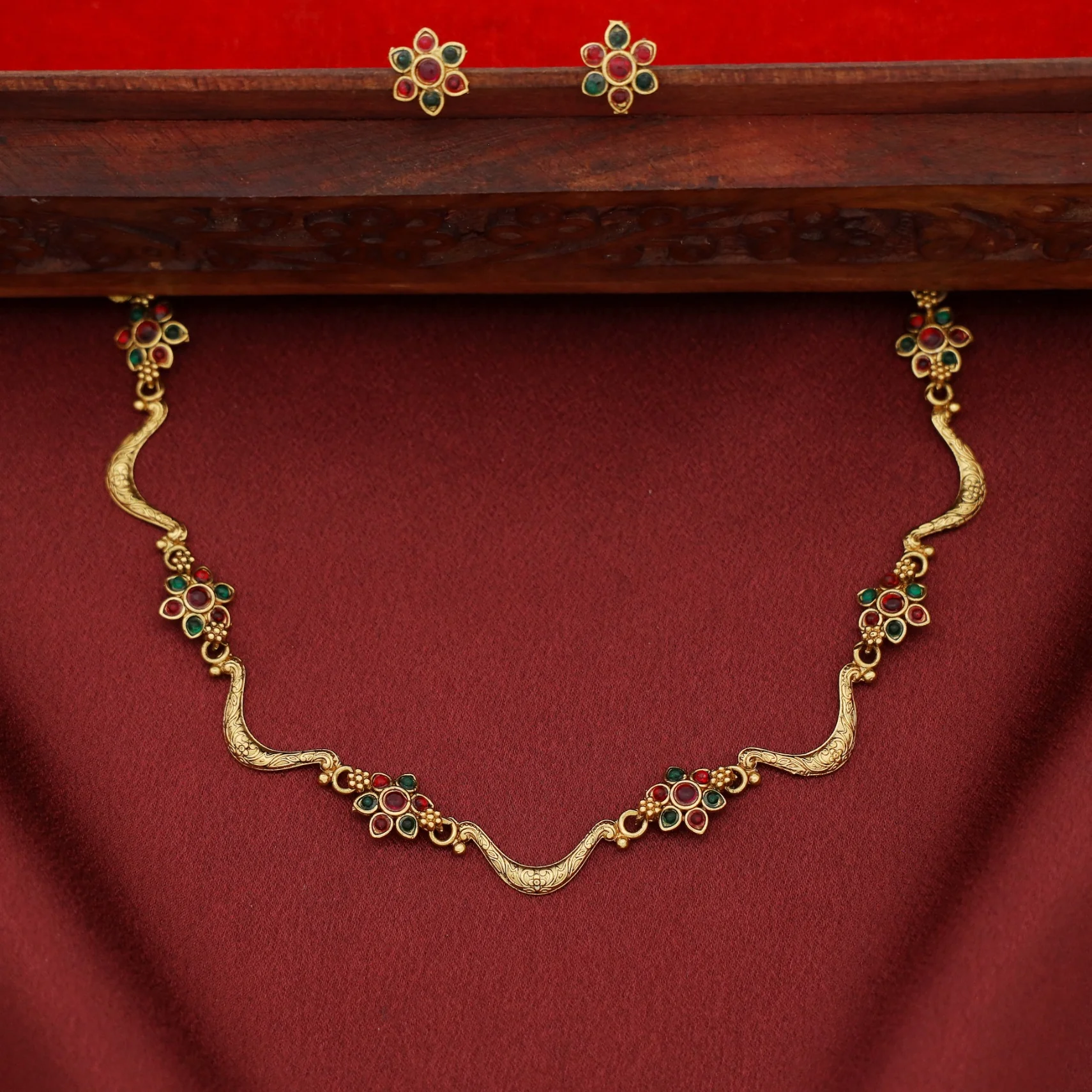 Deepashri Tetra Flower Curvy Short Neckpiece With Earring - Image 7