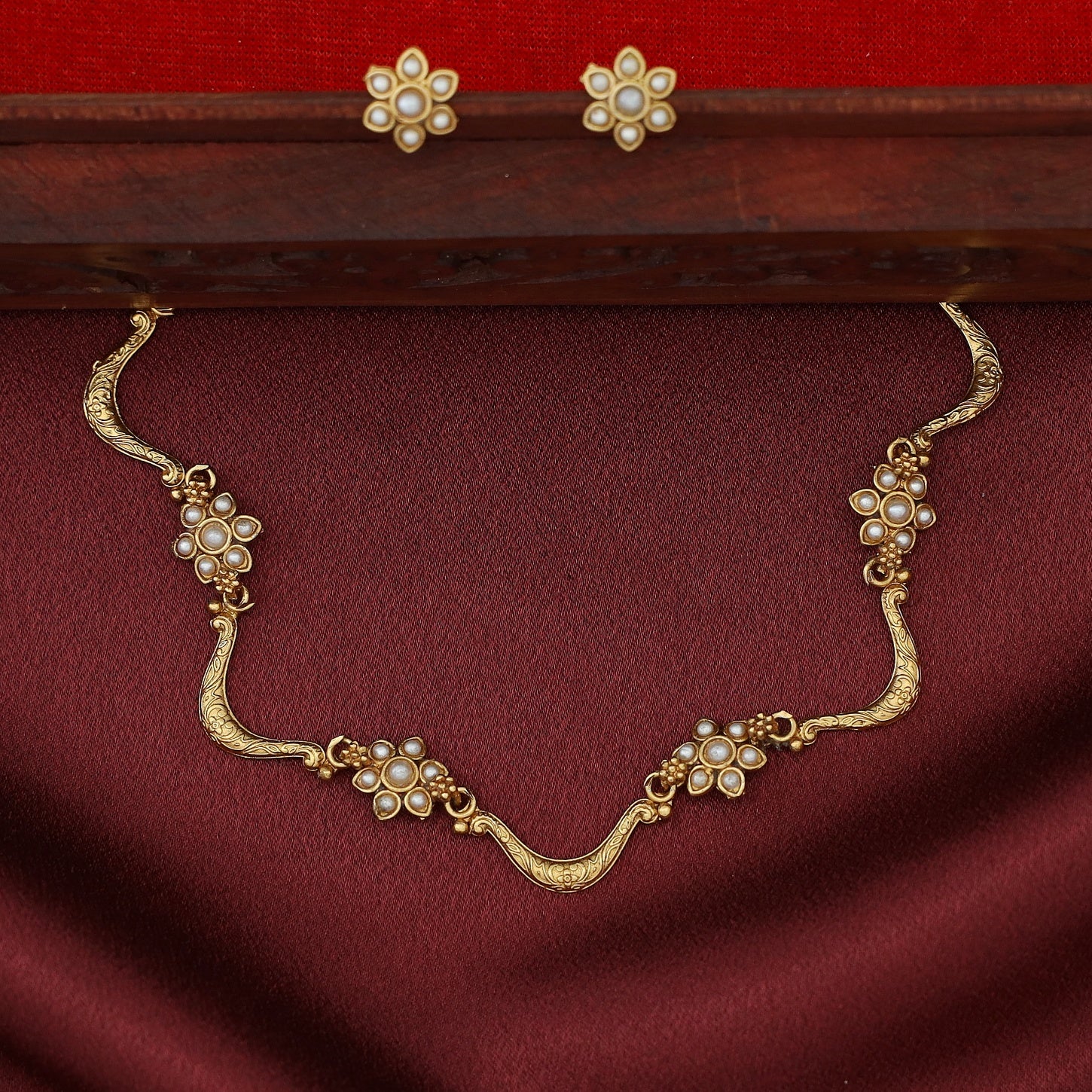 Deepashri Tetra Flower Curvy Short Neckpiece With Earring - Image 9