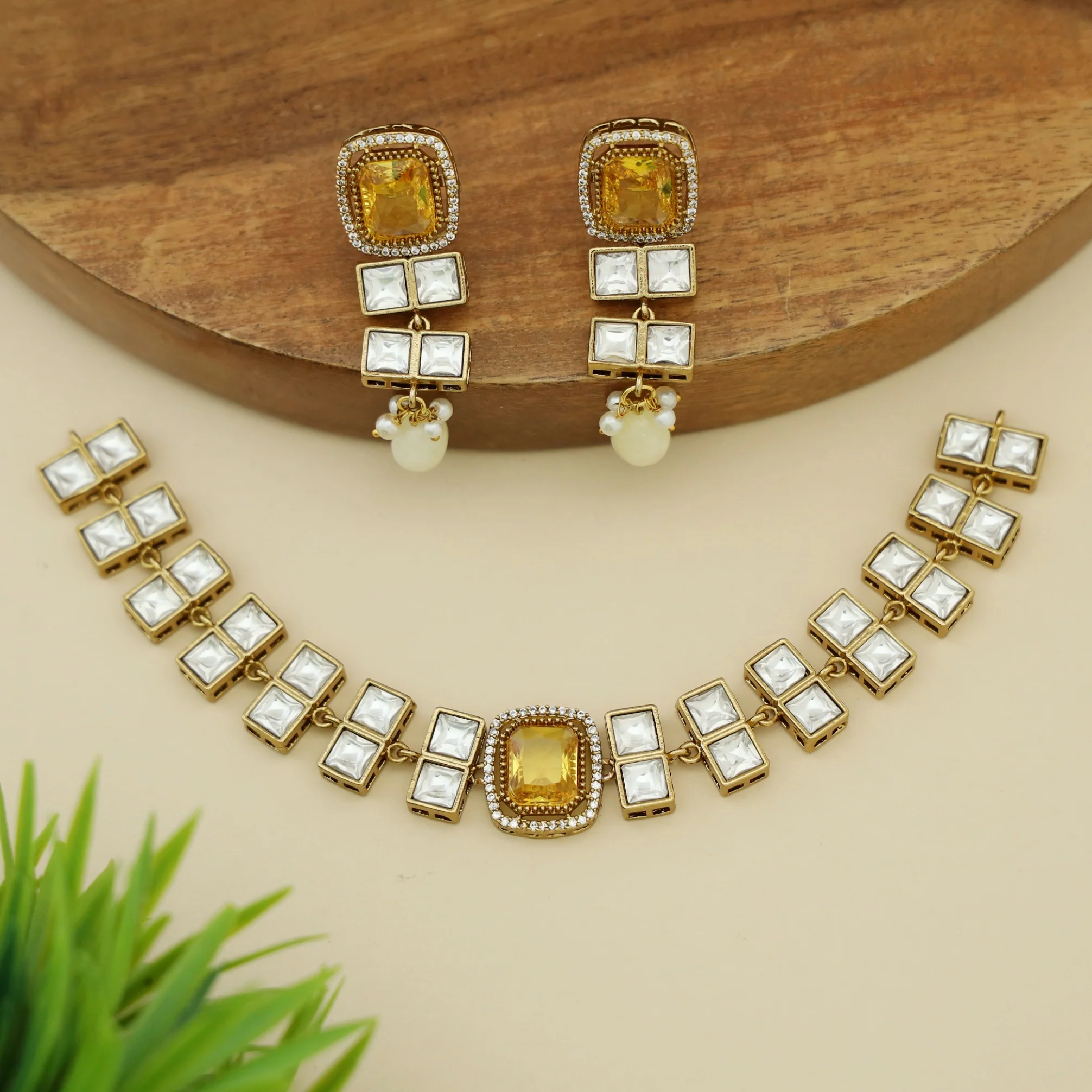 Deetya Dual Square Kundan Choker With Earring - Image 8