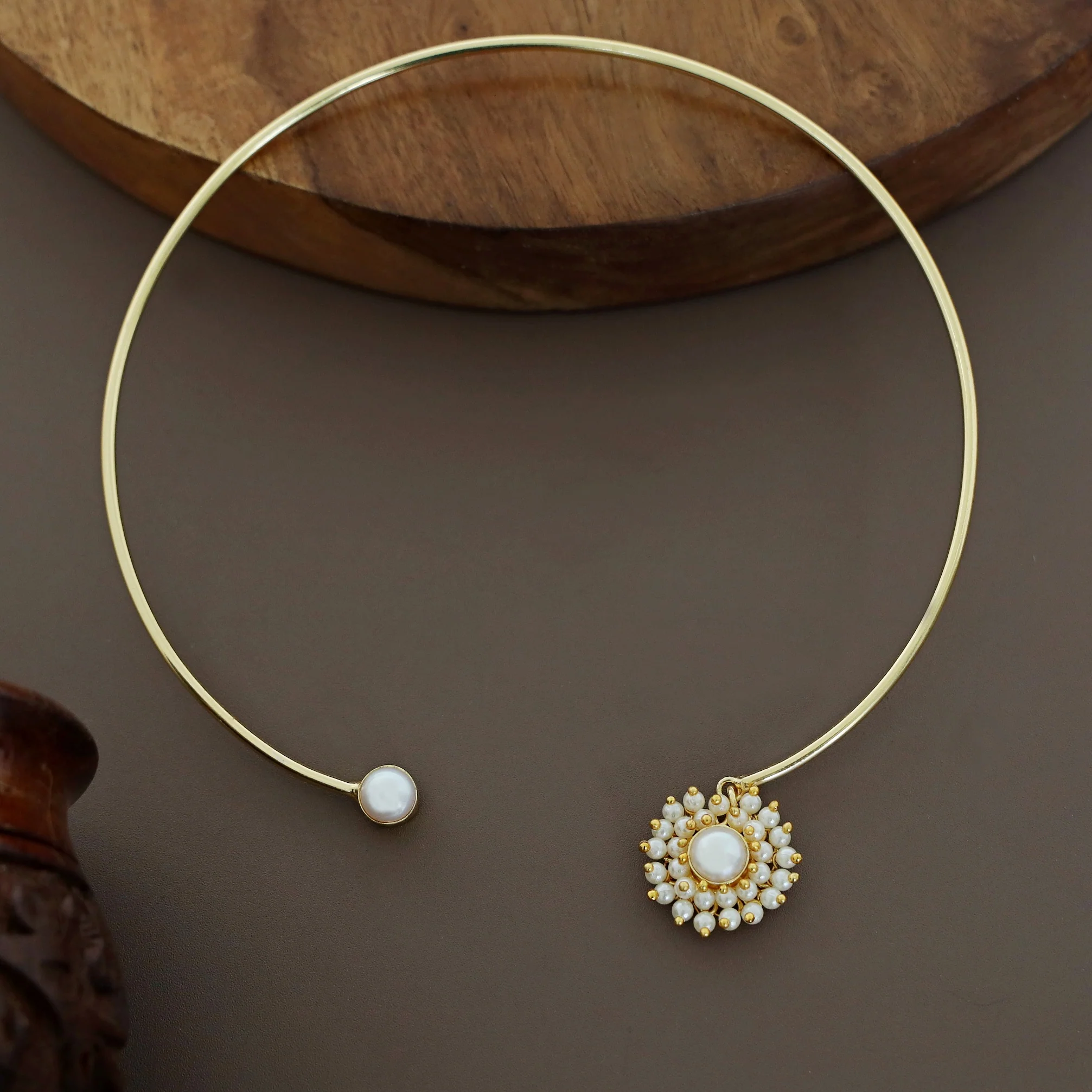 Della Cluster Pearl Neck Cuff - Image 2