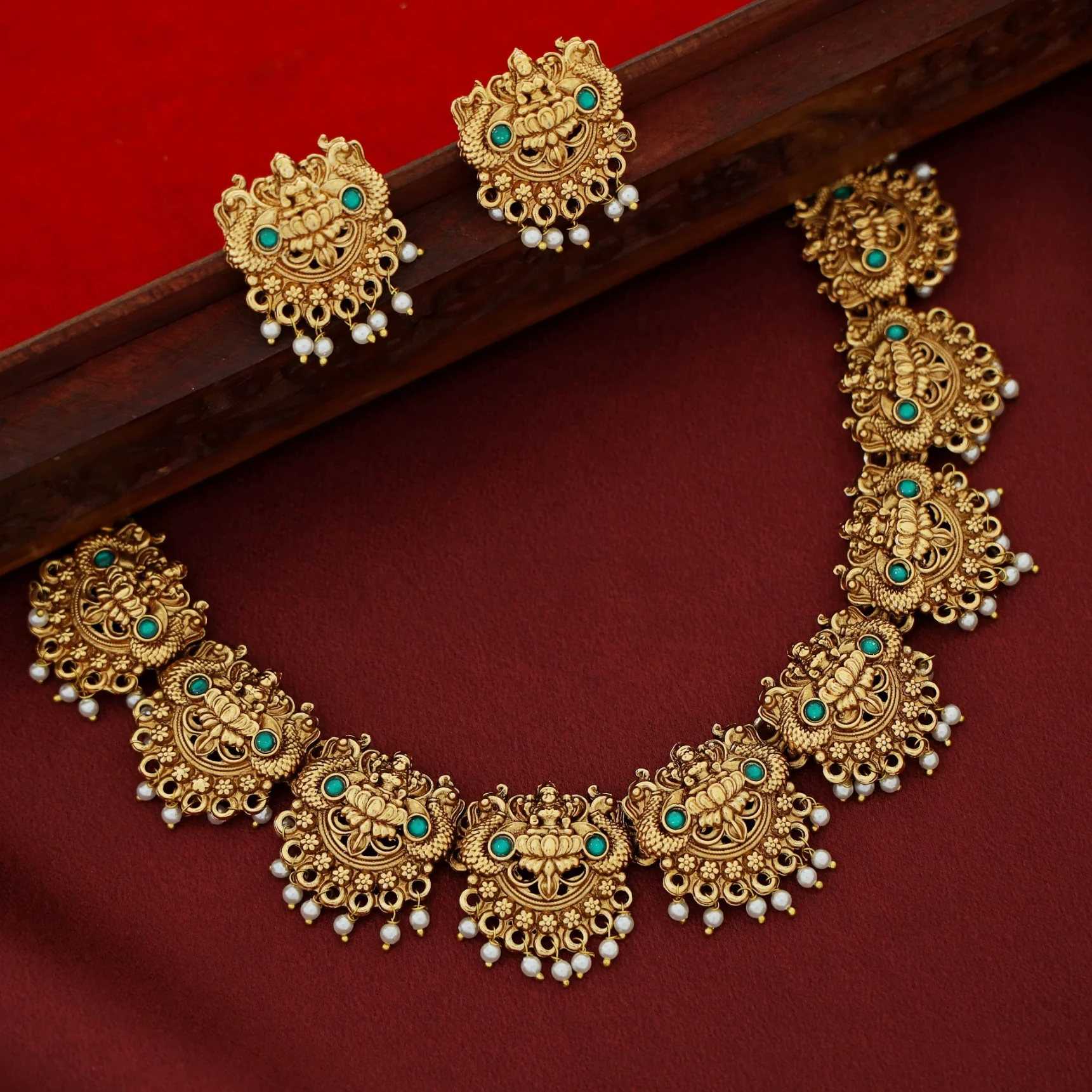 Devaki Pearl Lekshmi Devi Short Neckpiece With Earring - Image 5