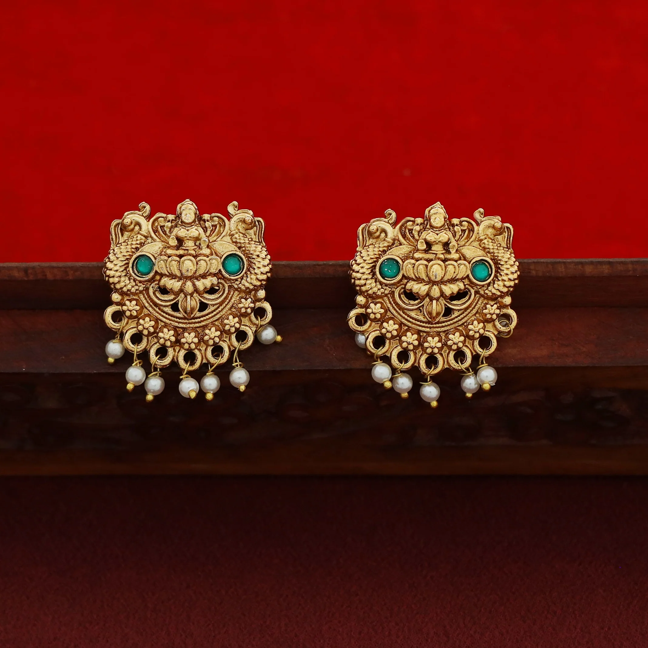 Devaki Pearl Lekshmi Devi Short Neckpiece With Earring - Image 6