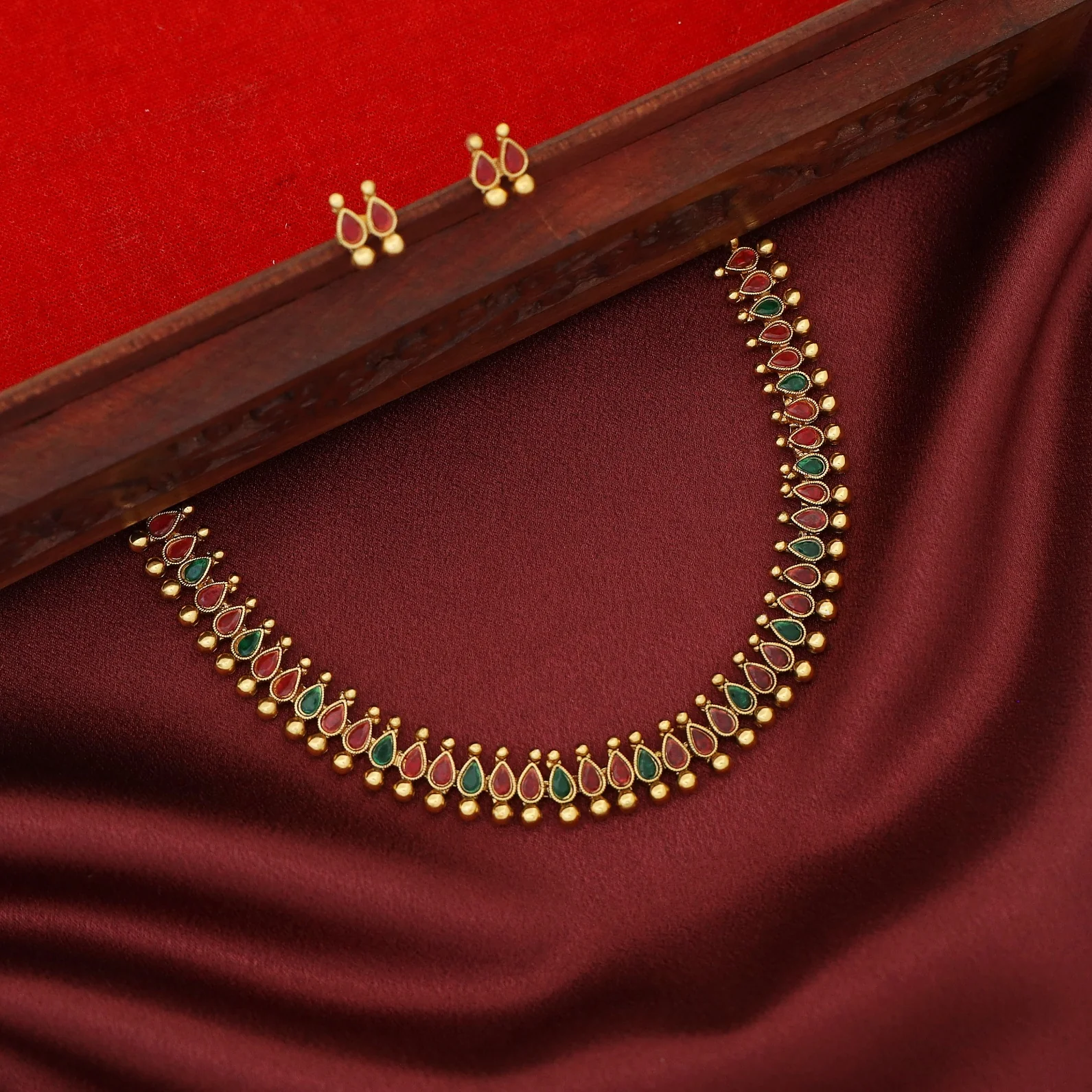 Devalekha Golden Ball Kemp Stone Drop Short Neckpiece With Earring - Image 11