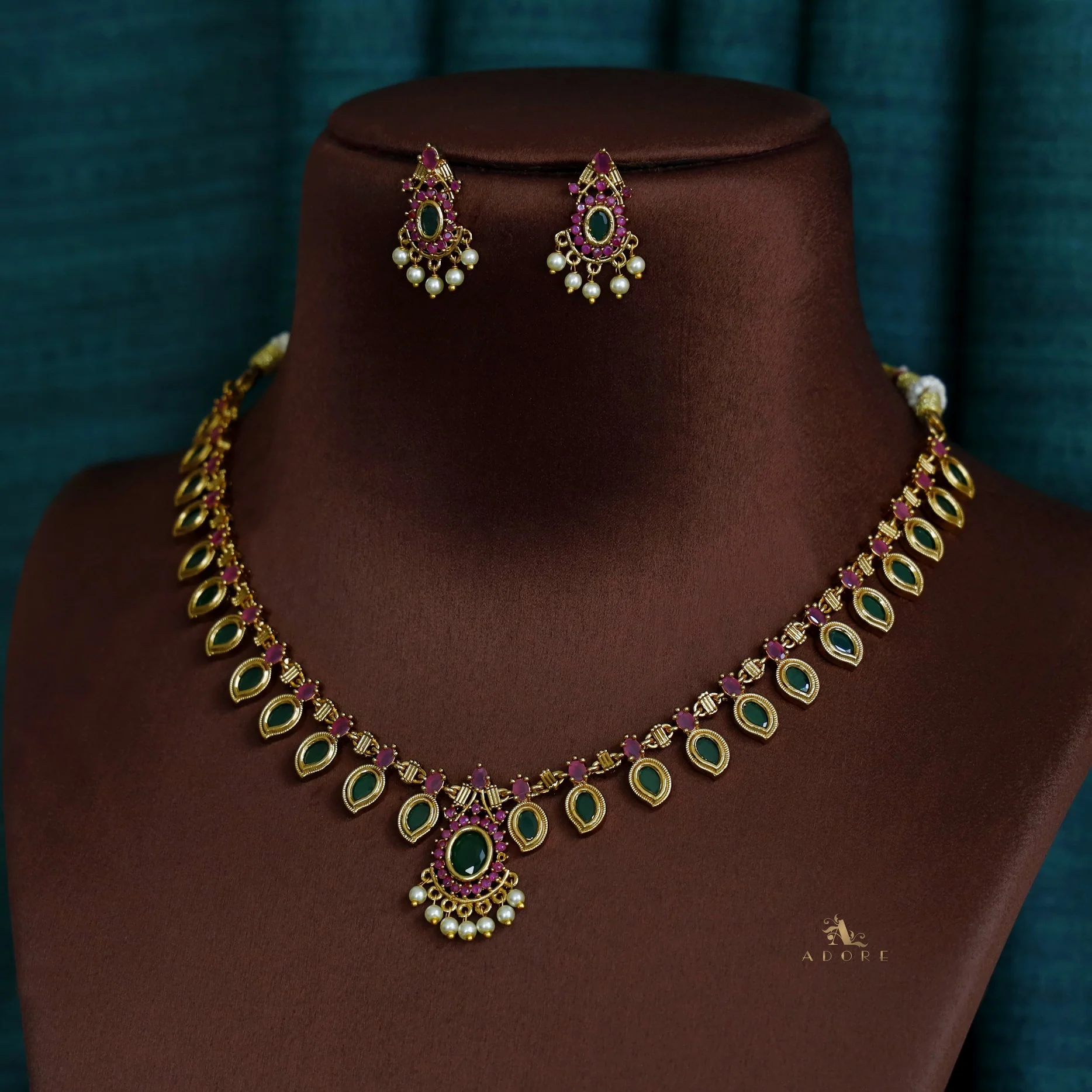 Devansha Palakka Short Neckpiece With Earring - Image 3