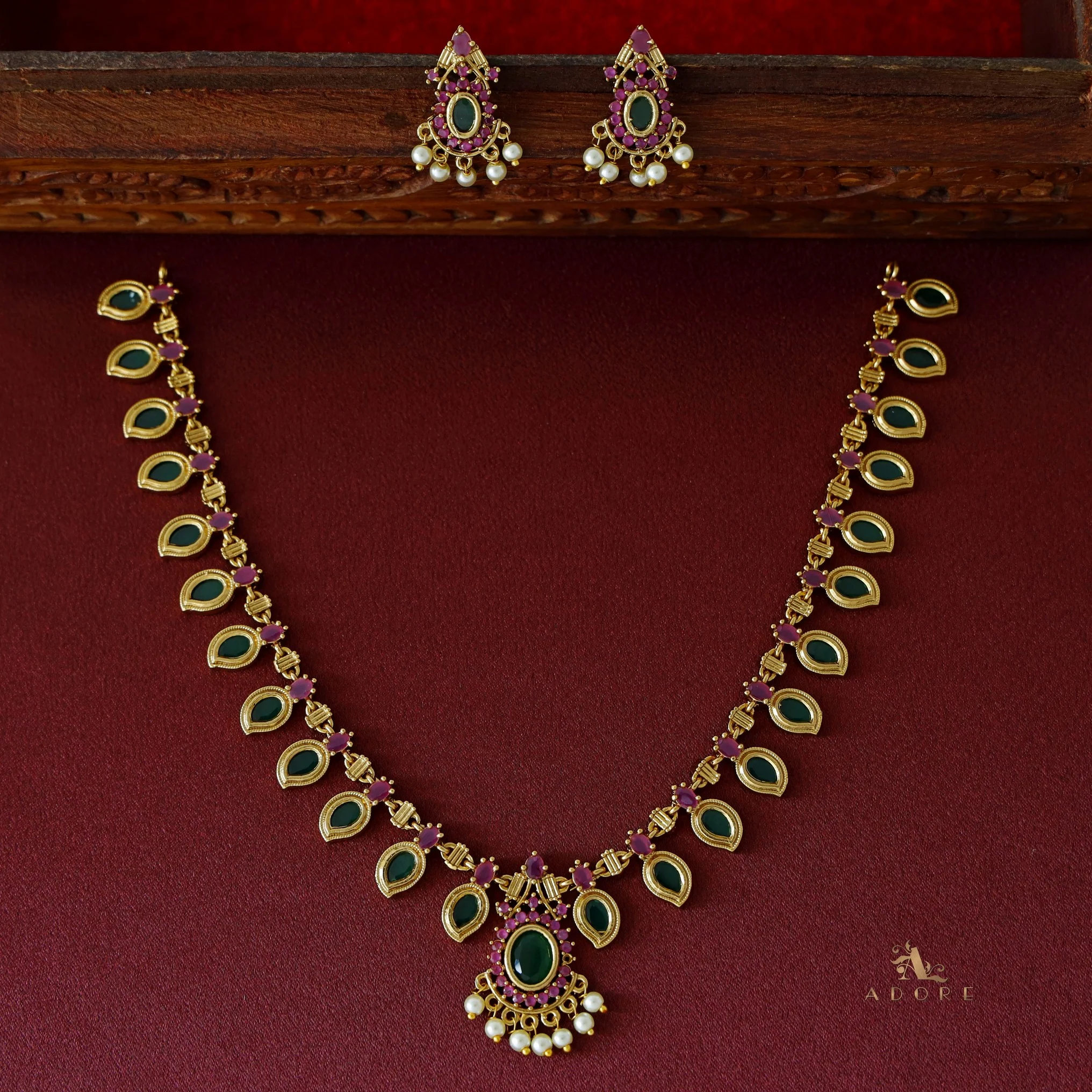 Devansha Palakka Short Neckpiece With Earring - Image 4