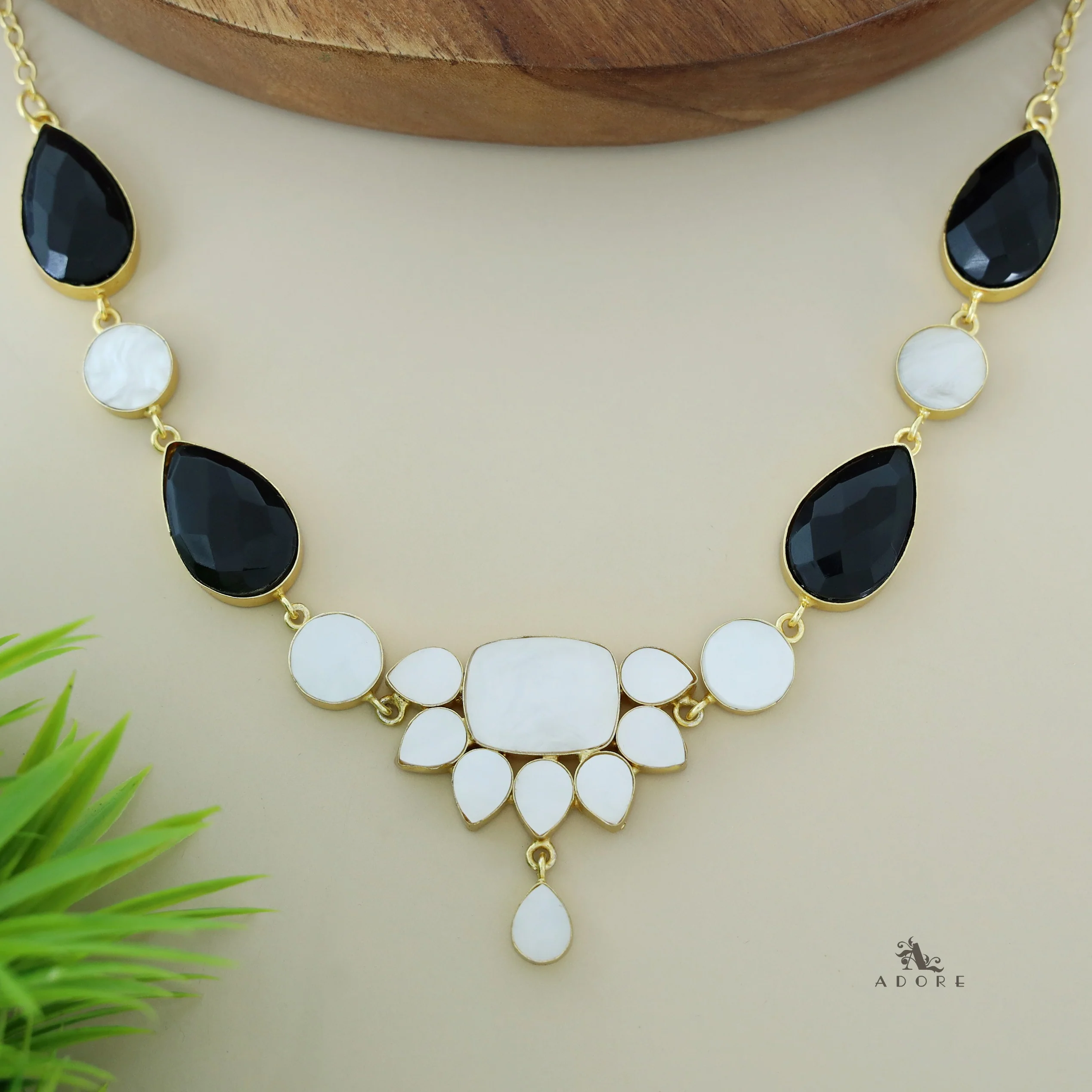 Dew Drop Flower MOP Short Neckpiece - Image 5