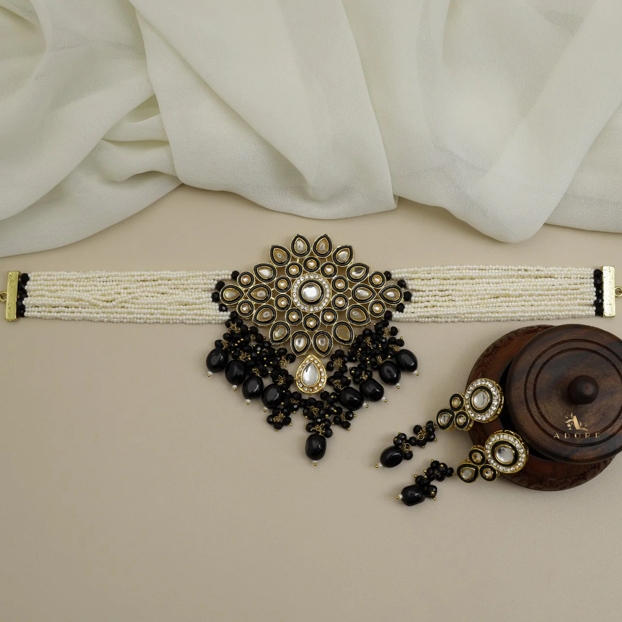 Dhamayika Kundan Choker With Earring - Image 9