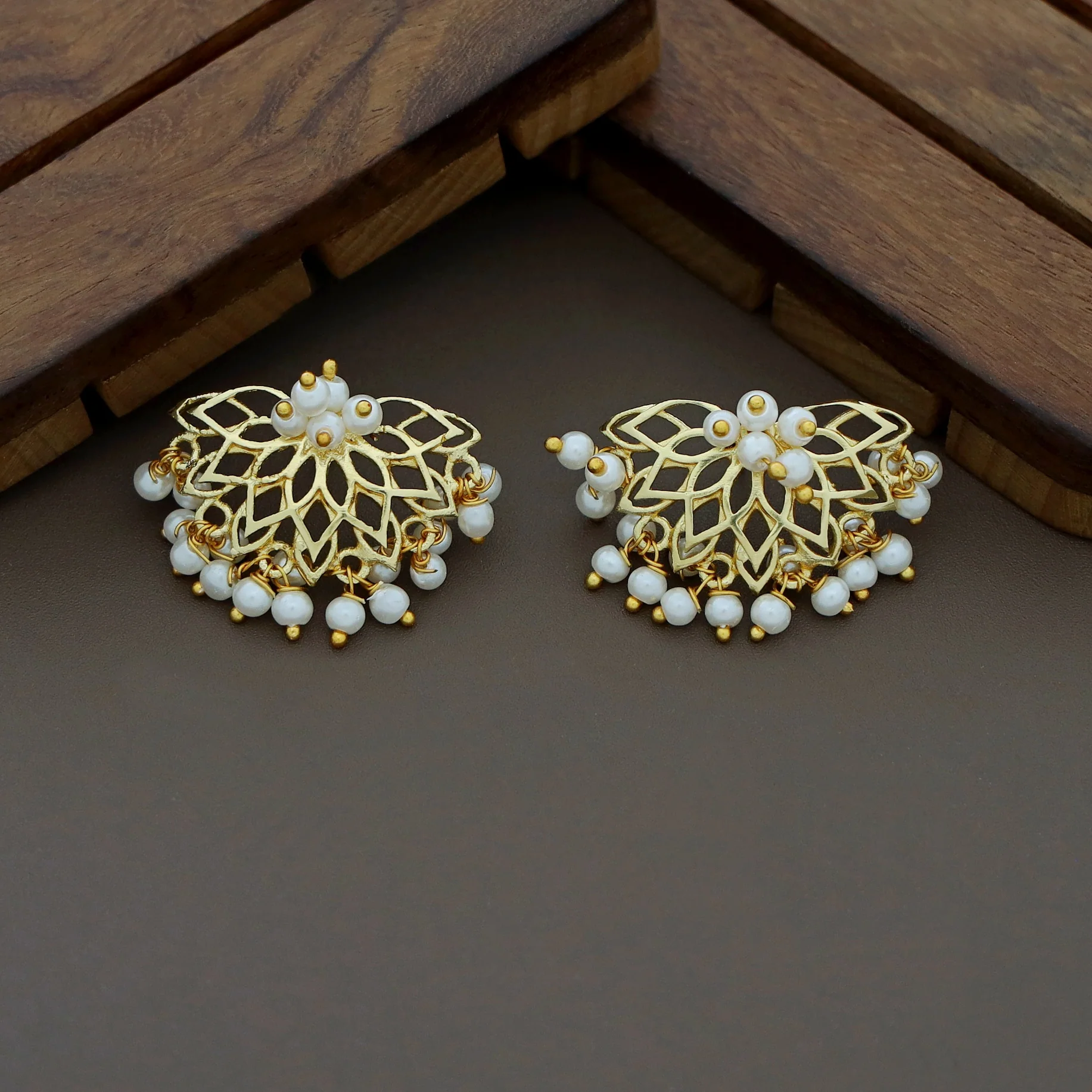 Dhana Lotus Pearl Neckpiece With Earring - Image 5