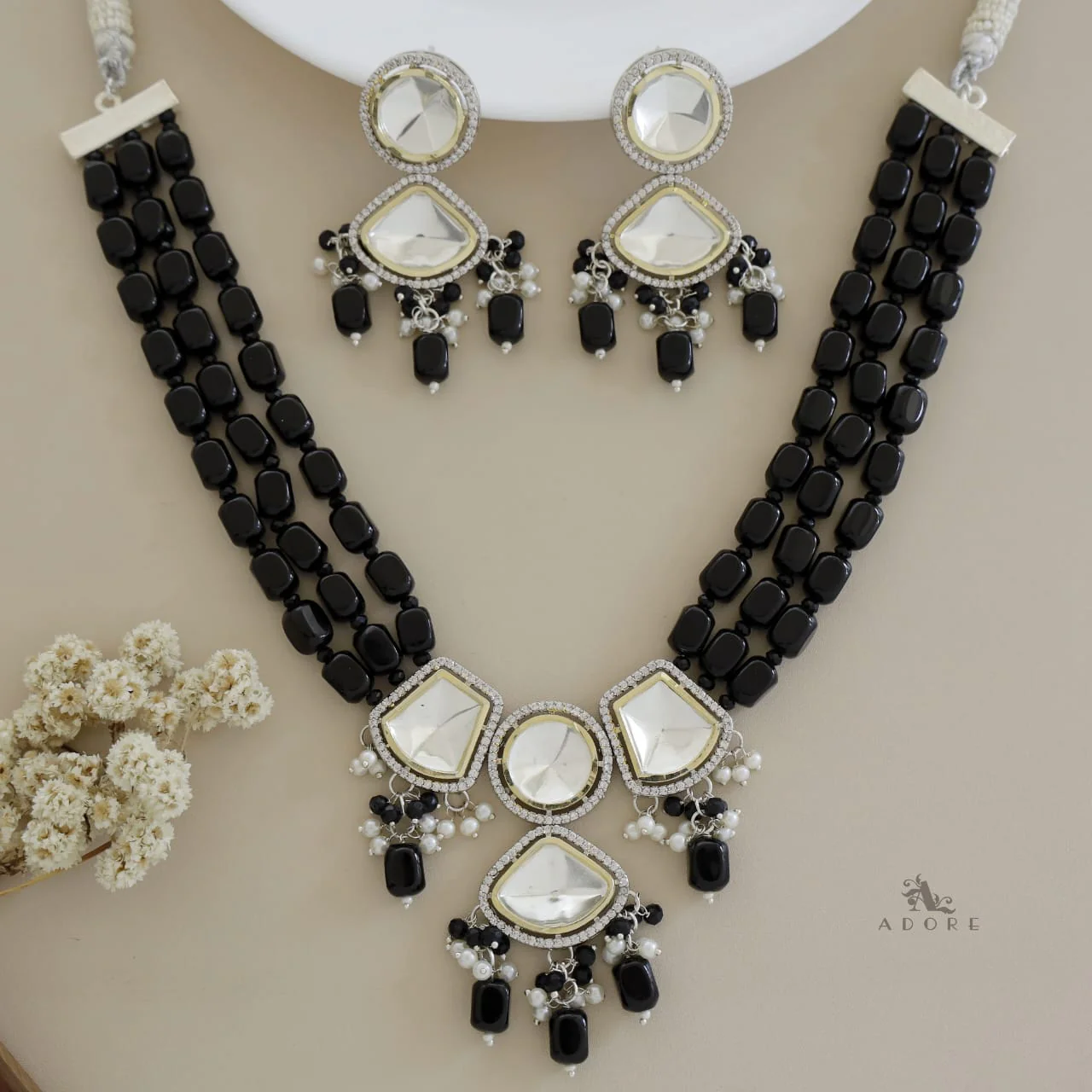 Dhanvi Polki Kundan Neckpiece With Earring - Image 5