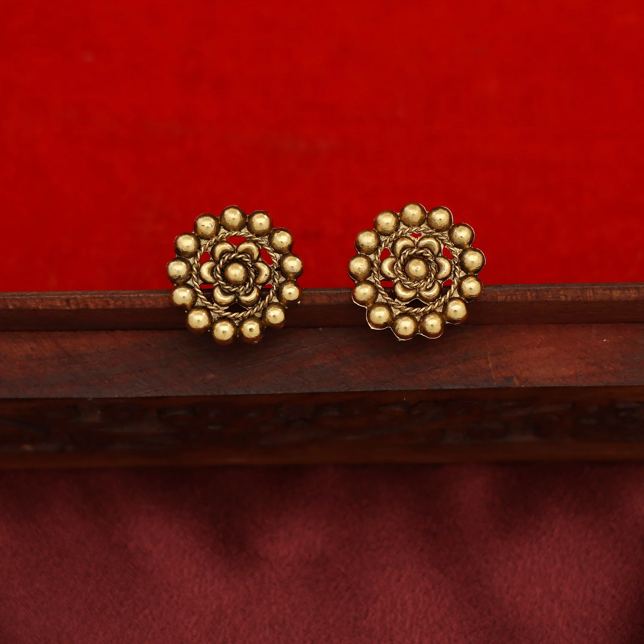 Dhara Beaded Bud Short Neckpiece with Stud - Image 4