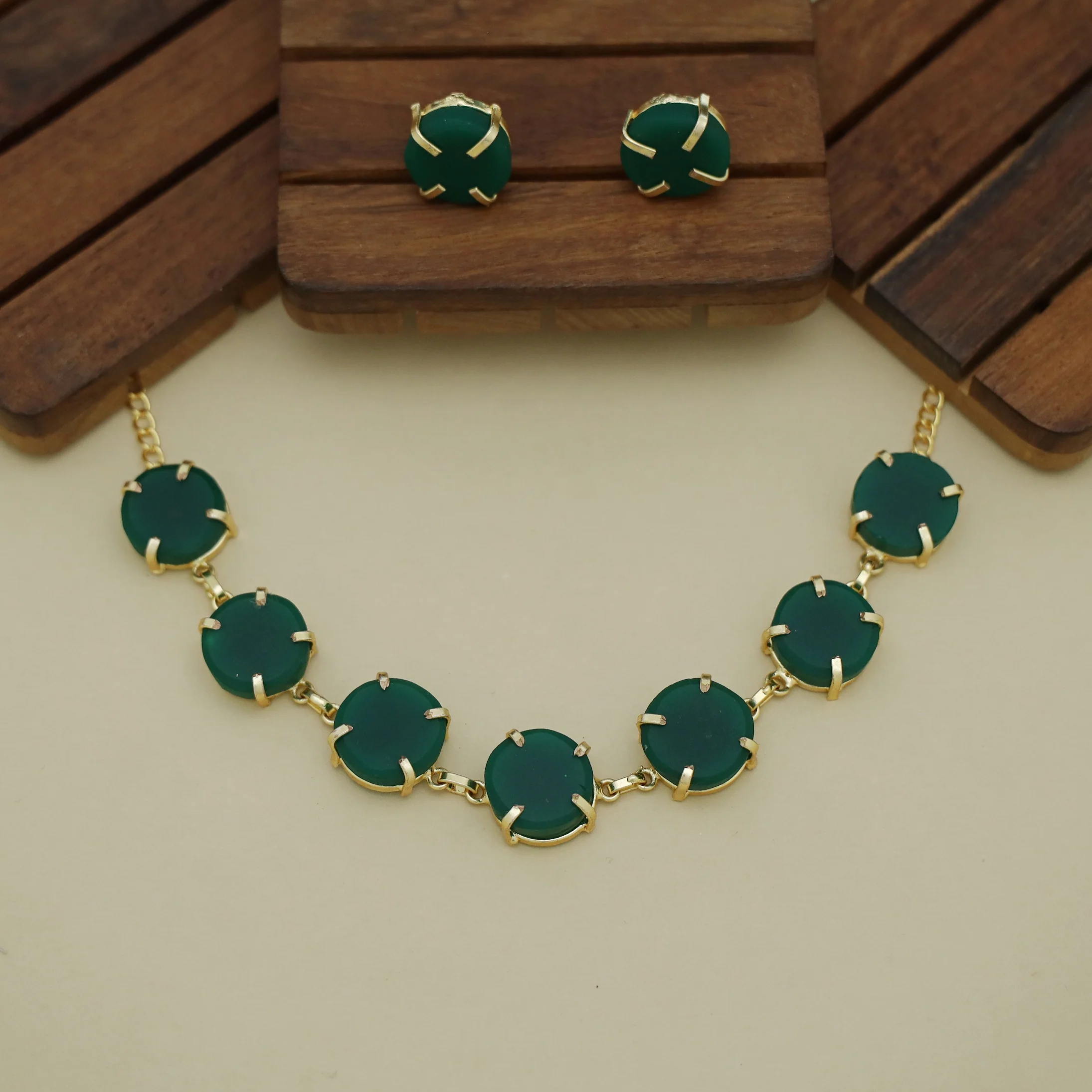 Dhokshi Choker/ Short Necklace With Stud - Image 5