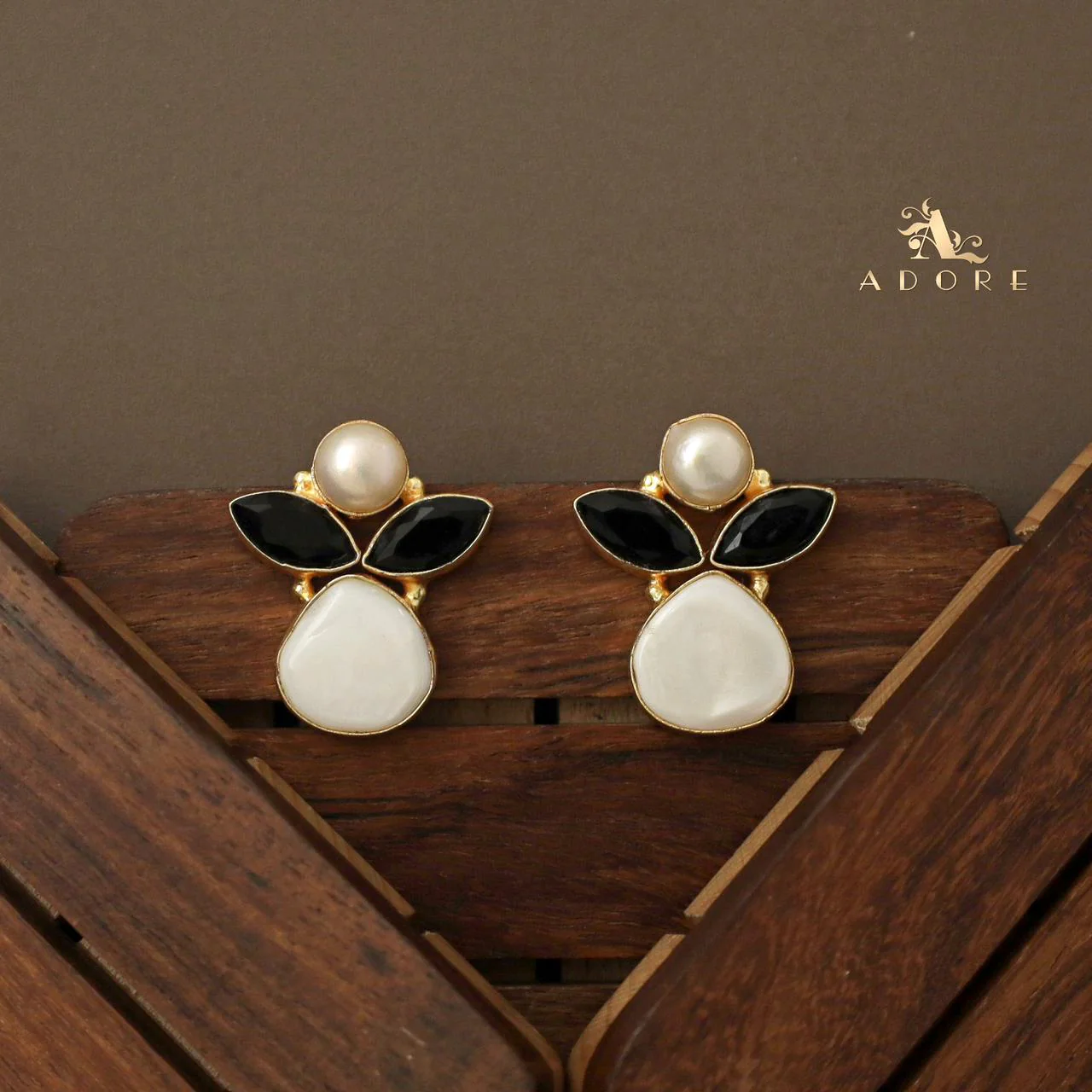 Dhooba Pearl Earring - Image 16