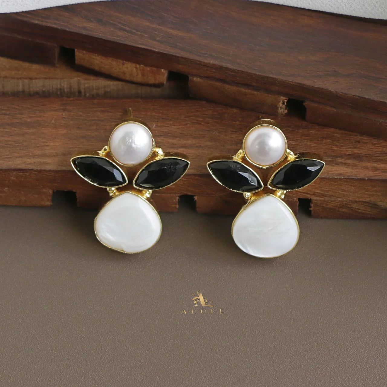 Dhooba Pearl Earring - Image 5