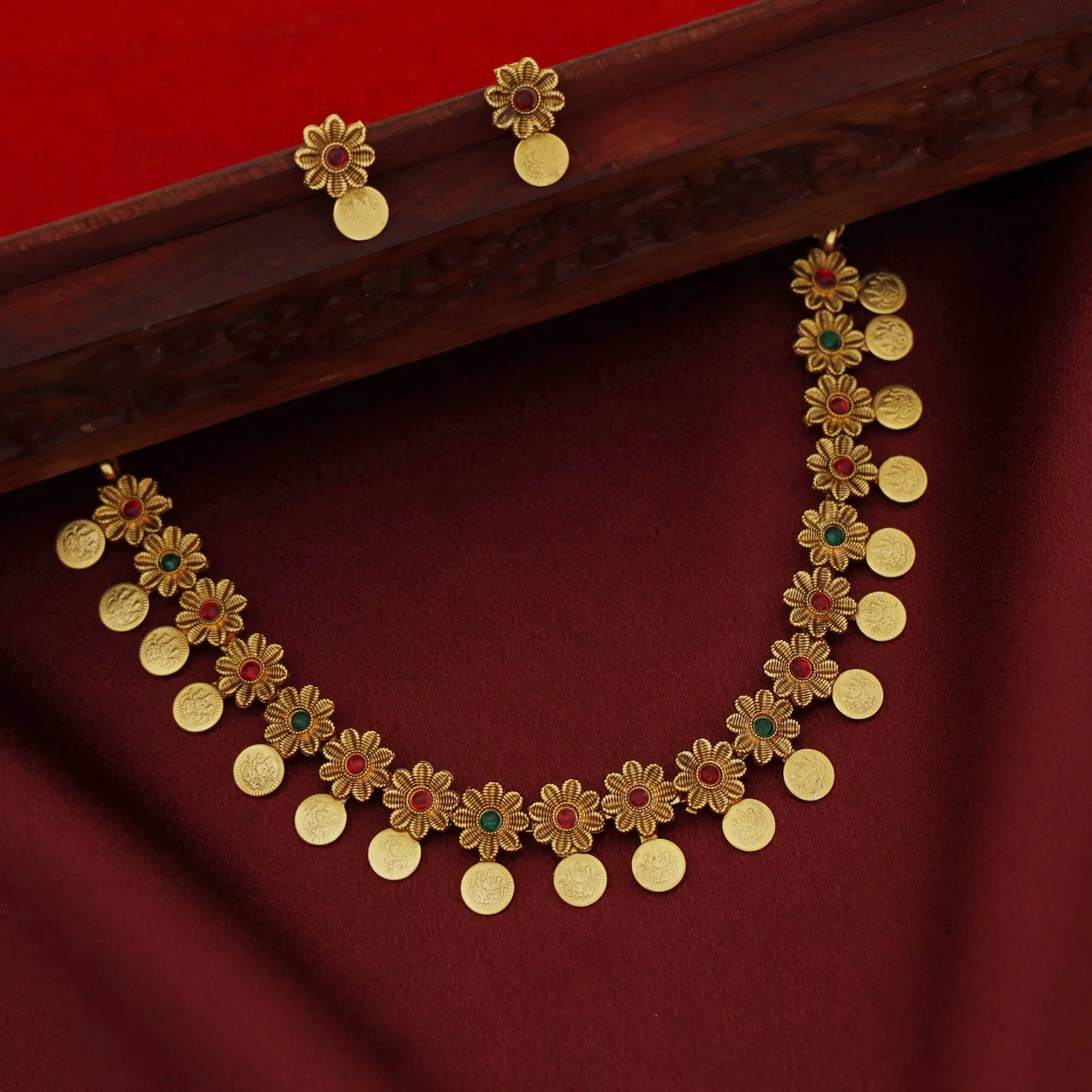 Dhrithika Flower Dhaya Kashi Short Neckpiece with Earring - Image 2