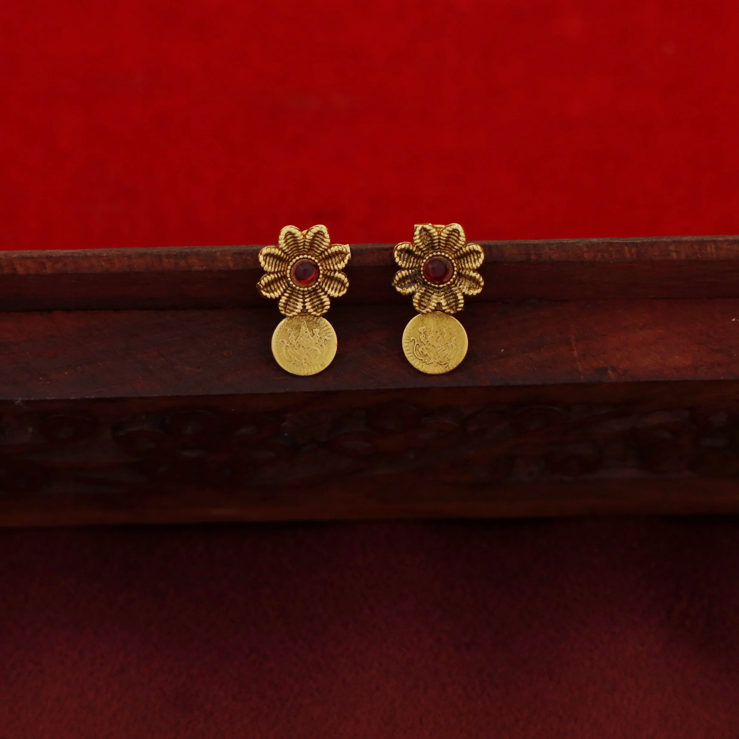Dhrithika Flower Dhaya Kashi Short Neckpiece with Earring - Image 8